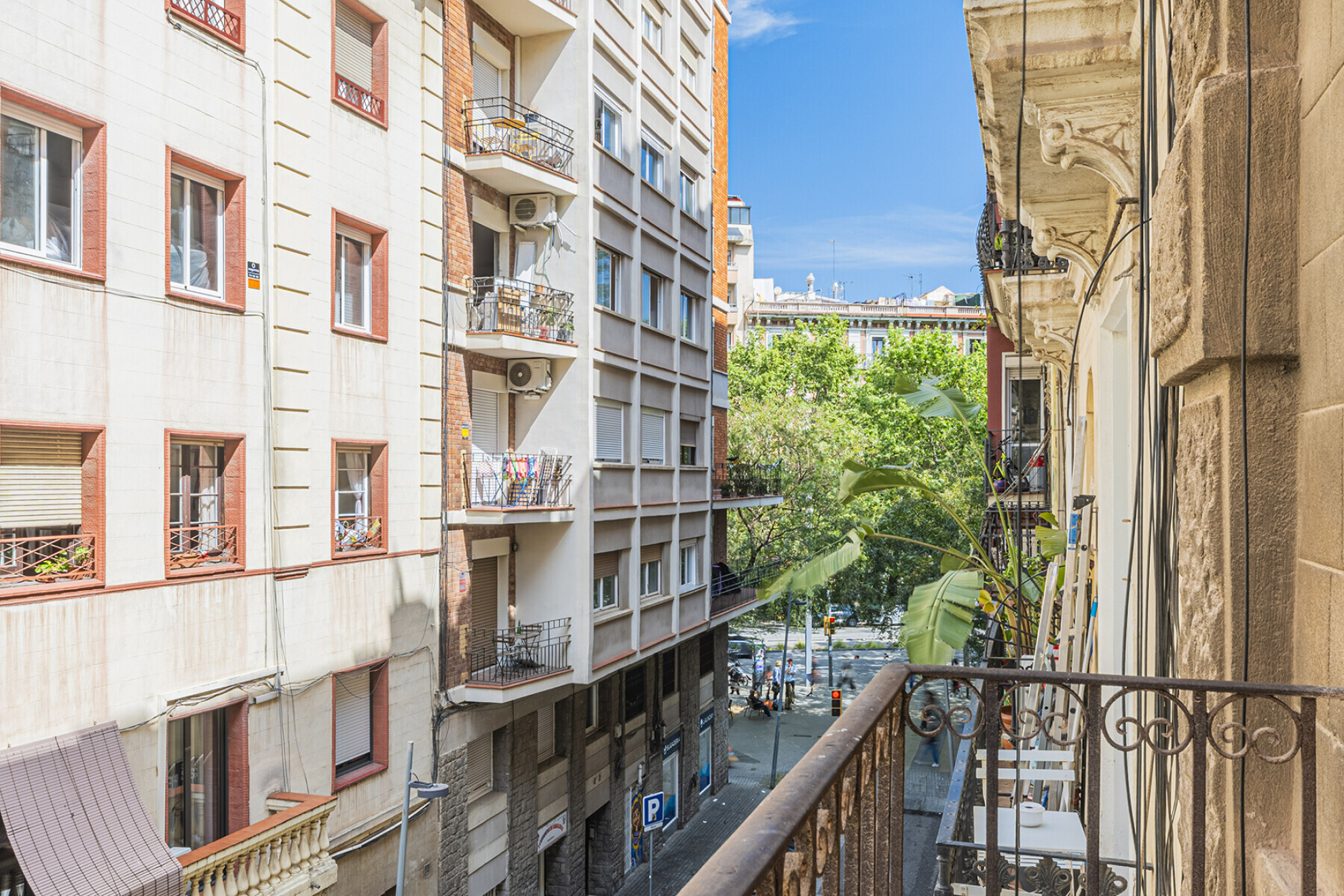  Brand new renovated apartment with terrace and designer furniture - 物件實景
