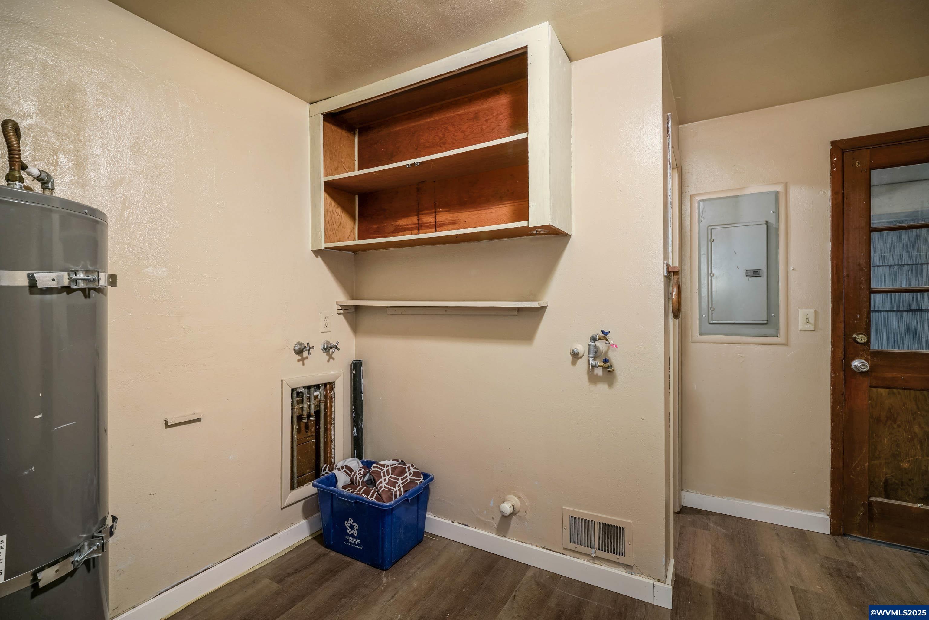 Salem, Oregon, 97301, United States, 5 Bedrooms Bedrooms, ,3 BathroomsBathrooms,Residential,For Sale,1965364