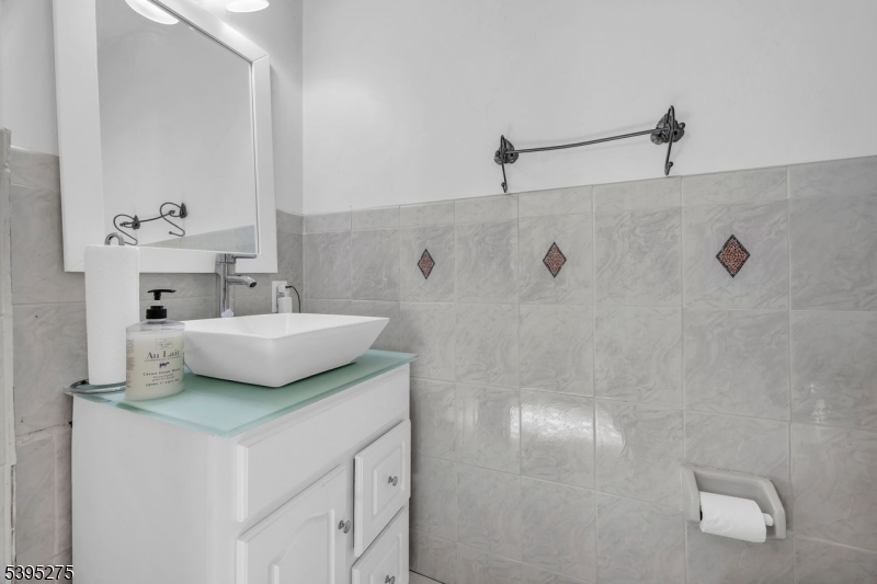 Franklin Twp., New Jersey, 08873, United States, 4 Bedrooms Bedrooms, ,3 BathroomsBathrooms,Residential,For Sale,1988990