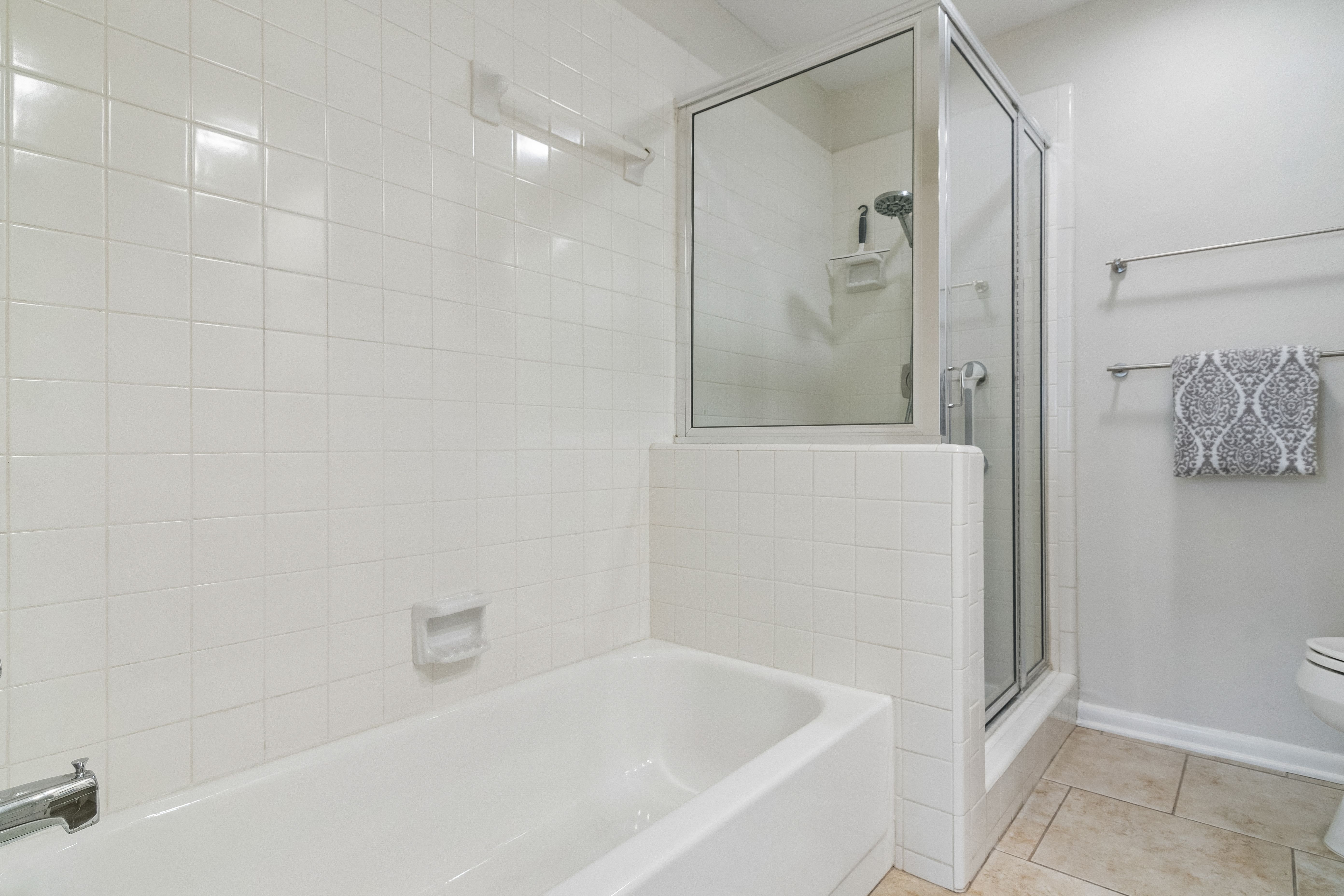  Move-In Ready Condo with Fireplace - 物件實景