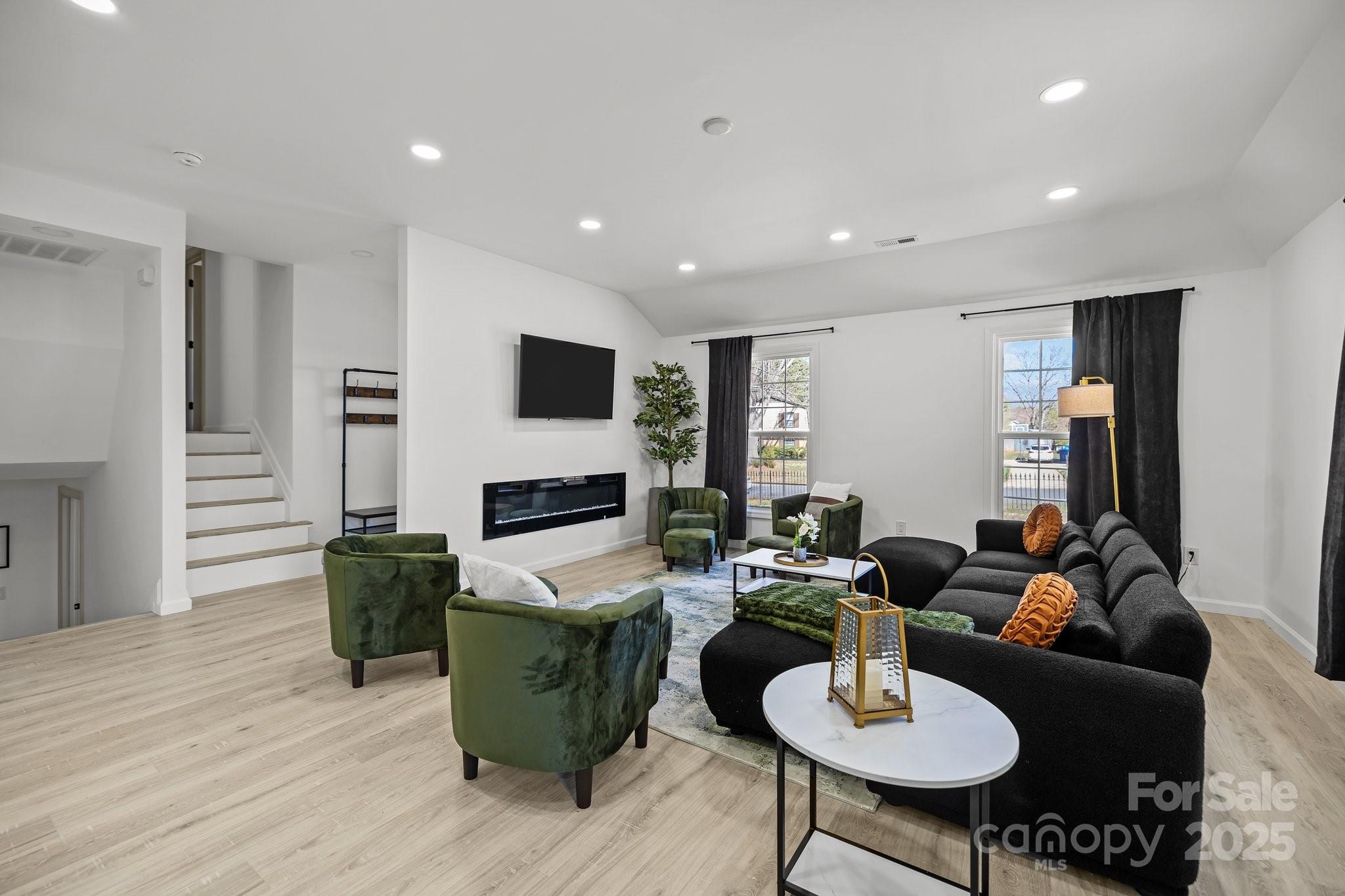 Matthews, North Carolina, 28105, United States, 5 Bedrooms Bedrooms, ,4 BathroomsBathrooms,Residential,For Sale,2003346