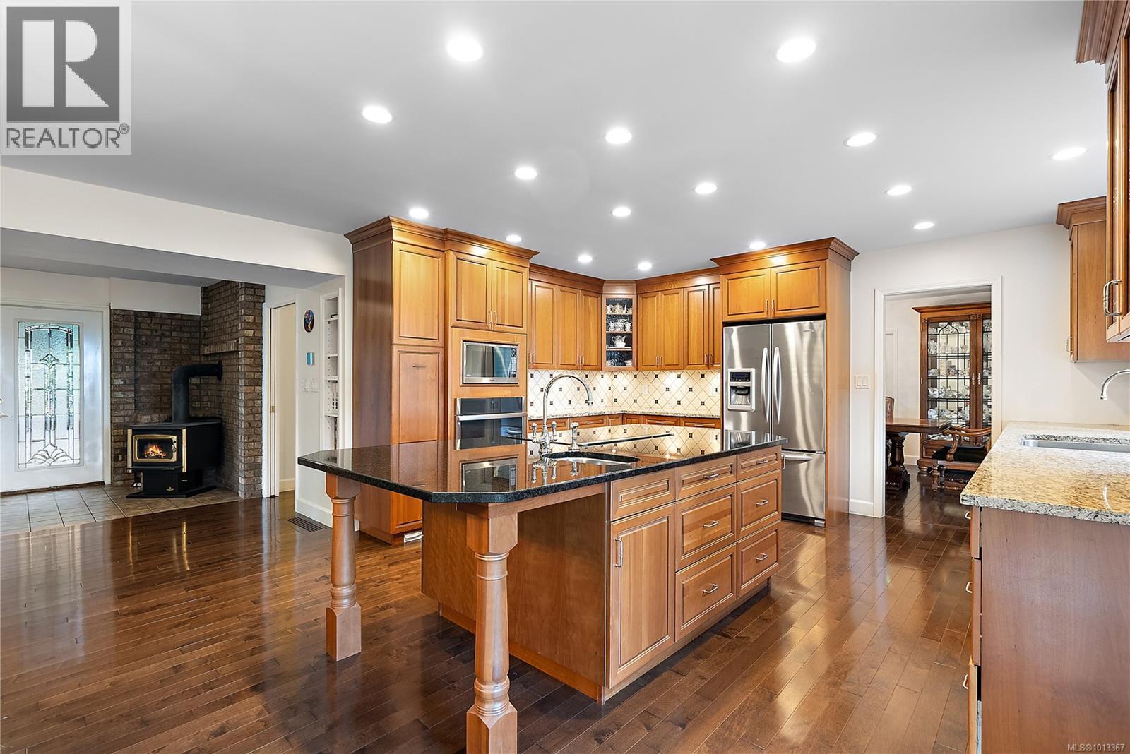 NORTH SAANICH, British Columbia, V8L 5L5, CA, 5 Bedrooms Bedrooms, ,4 BathroomsBathrooms,Residential,For Sale,1946996