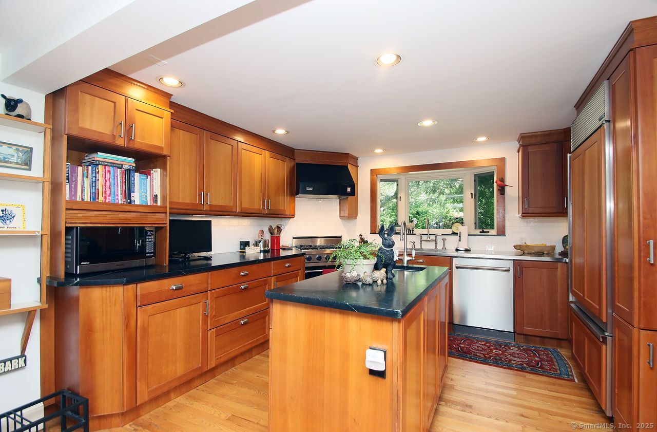 Madison, Connecticut, 06443, United States, 4 Bedrooms Bedrooms, ,3 BathroomsBathrooms,Residential,For Sale,1934211