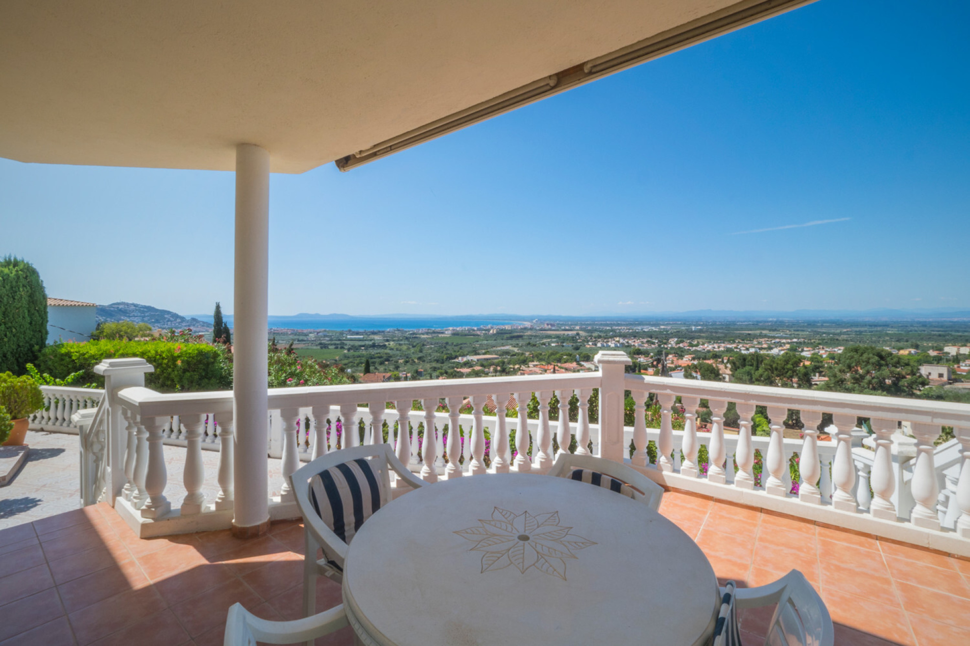  Huge villa for three families with great views of the bay of Roses. - 物件實景