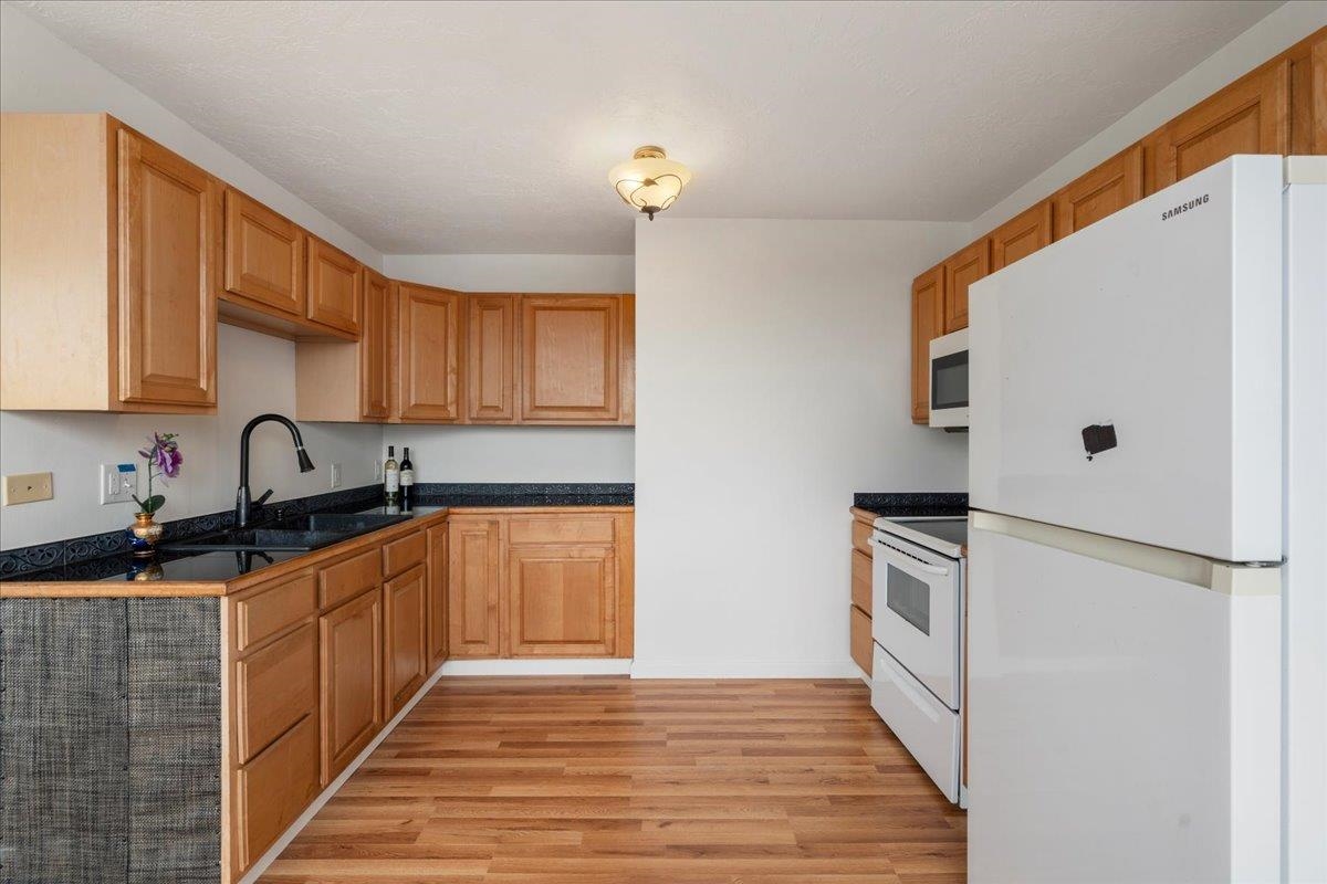 Wailuku, Hawaii, 96793, United States, 2 Bedrooms Bedrooms, ,2 BathroomsBathrooms,Residential,For Sale,1849060