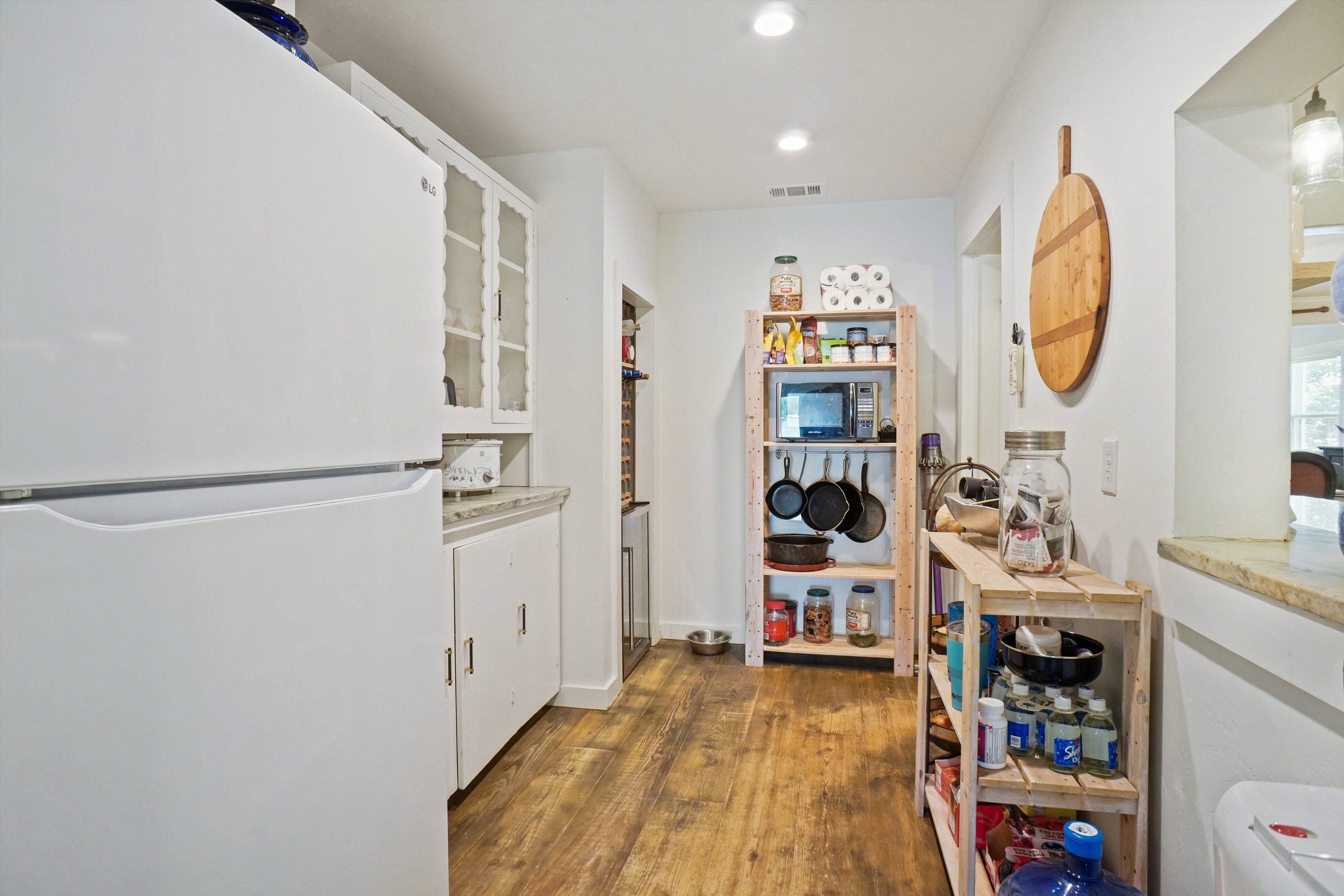 Lake Bridgeport, Texas, 76426, United States, 3 Bedrooms Bedrooms, ,3 BathroomsBathrooms,Residential,For Sale,1989947