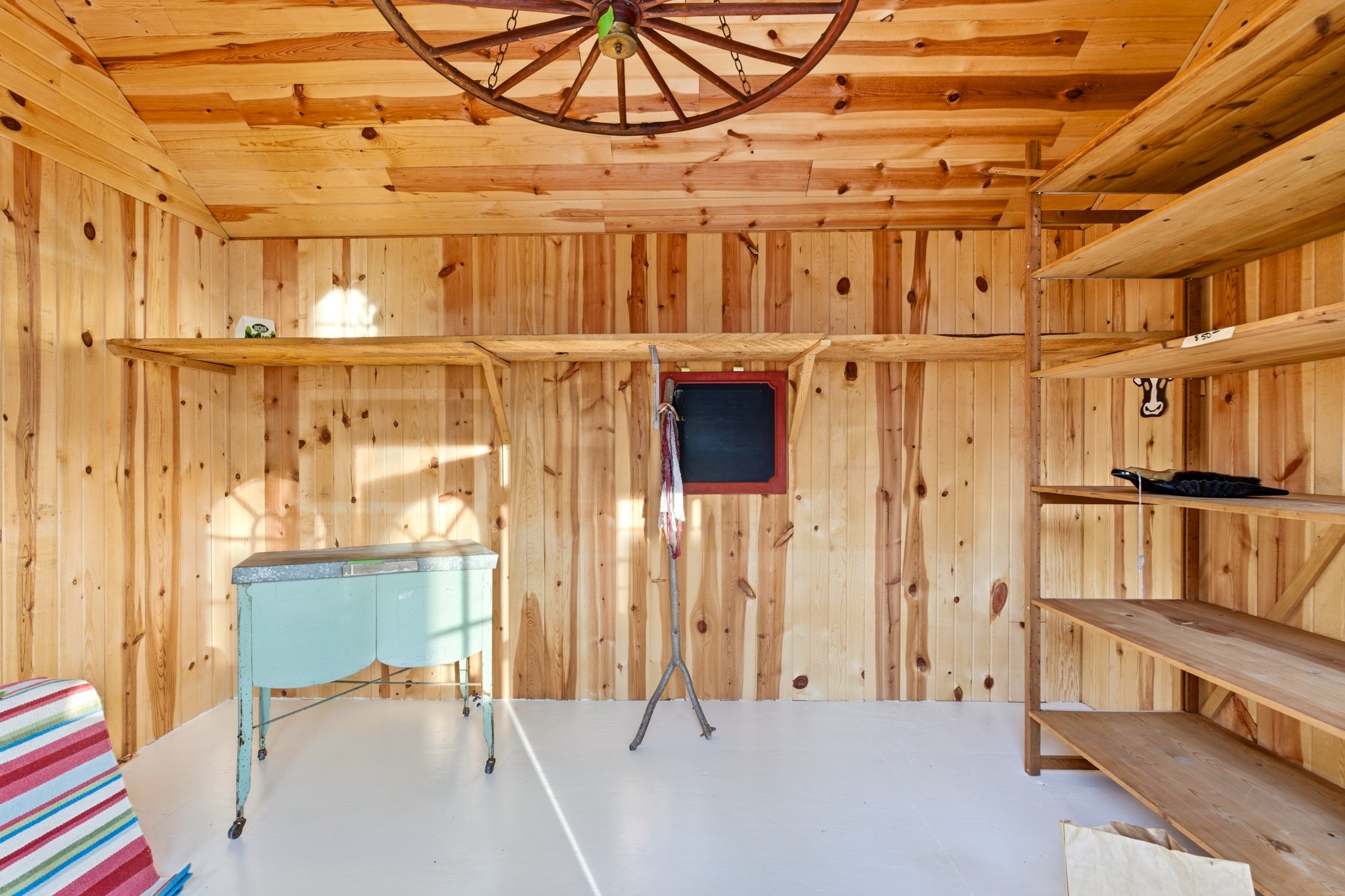  Unique Mid-Century Modern Retreat in a Private Wooded Setting - 物件實景