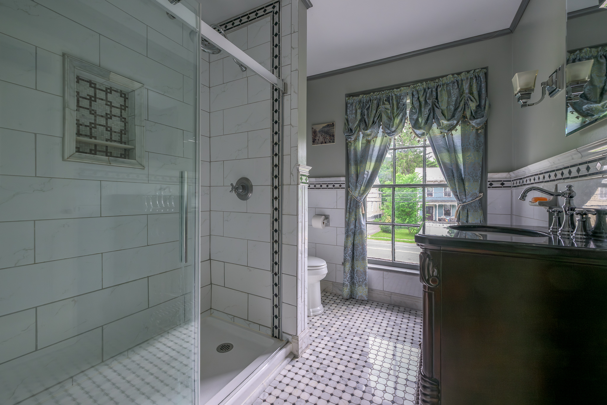  24 Albany Avenue, Kinderhook, NY 12106 - 物件實景