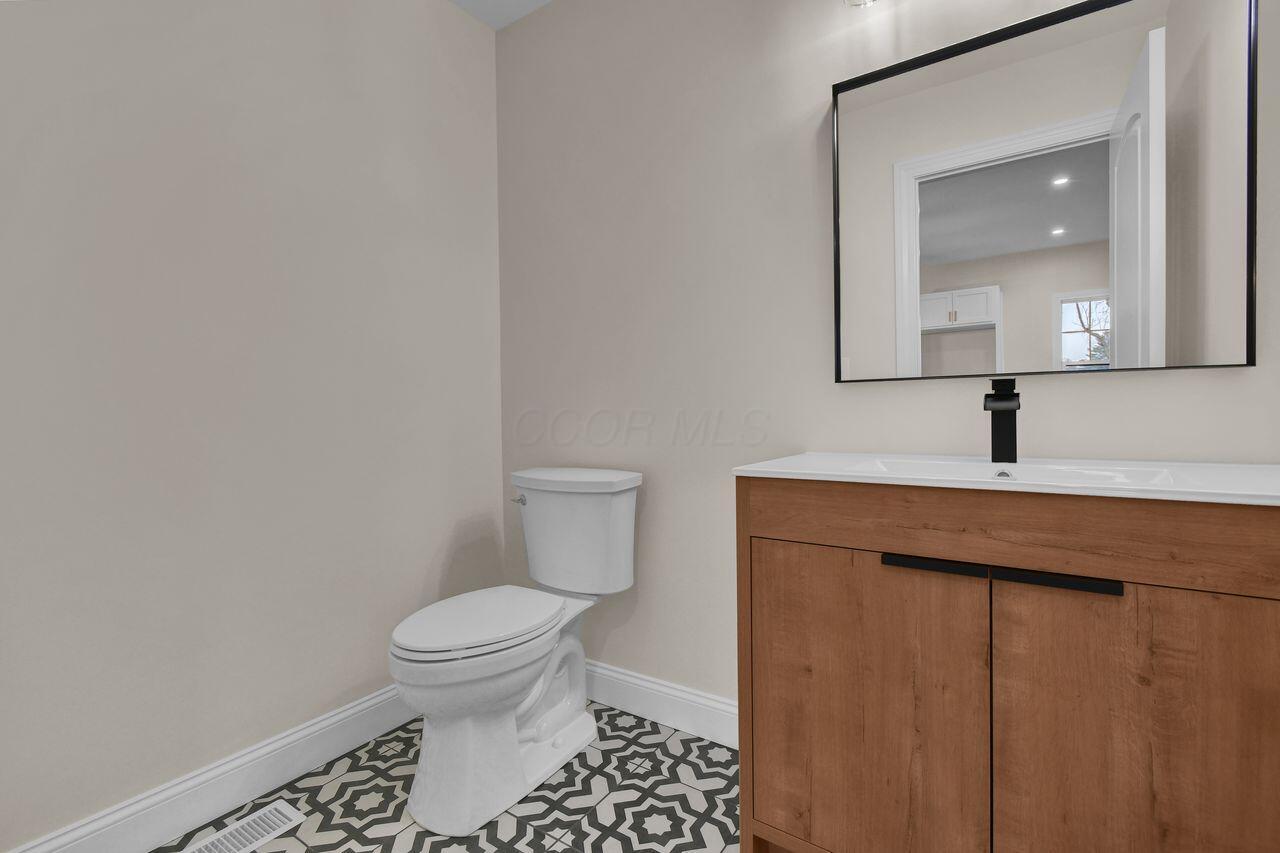 Thornville, Ohio, 43076, United States, 4 Bedrooms Bedrooms, ,4 BathroomsBathrooms,Residential,For Sale,1998970