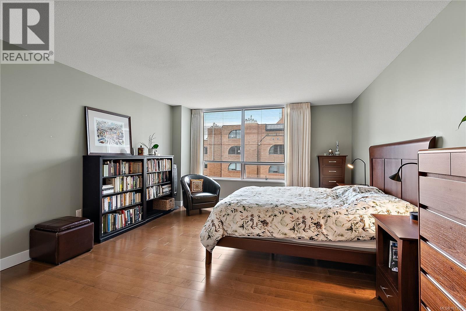 VICTORIA, British Columbia, V8V 4Y1, CA, 2 Bedrooms Bedrooms, ,2 BathroomsBathrooms,Residential,For Sale,1951175