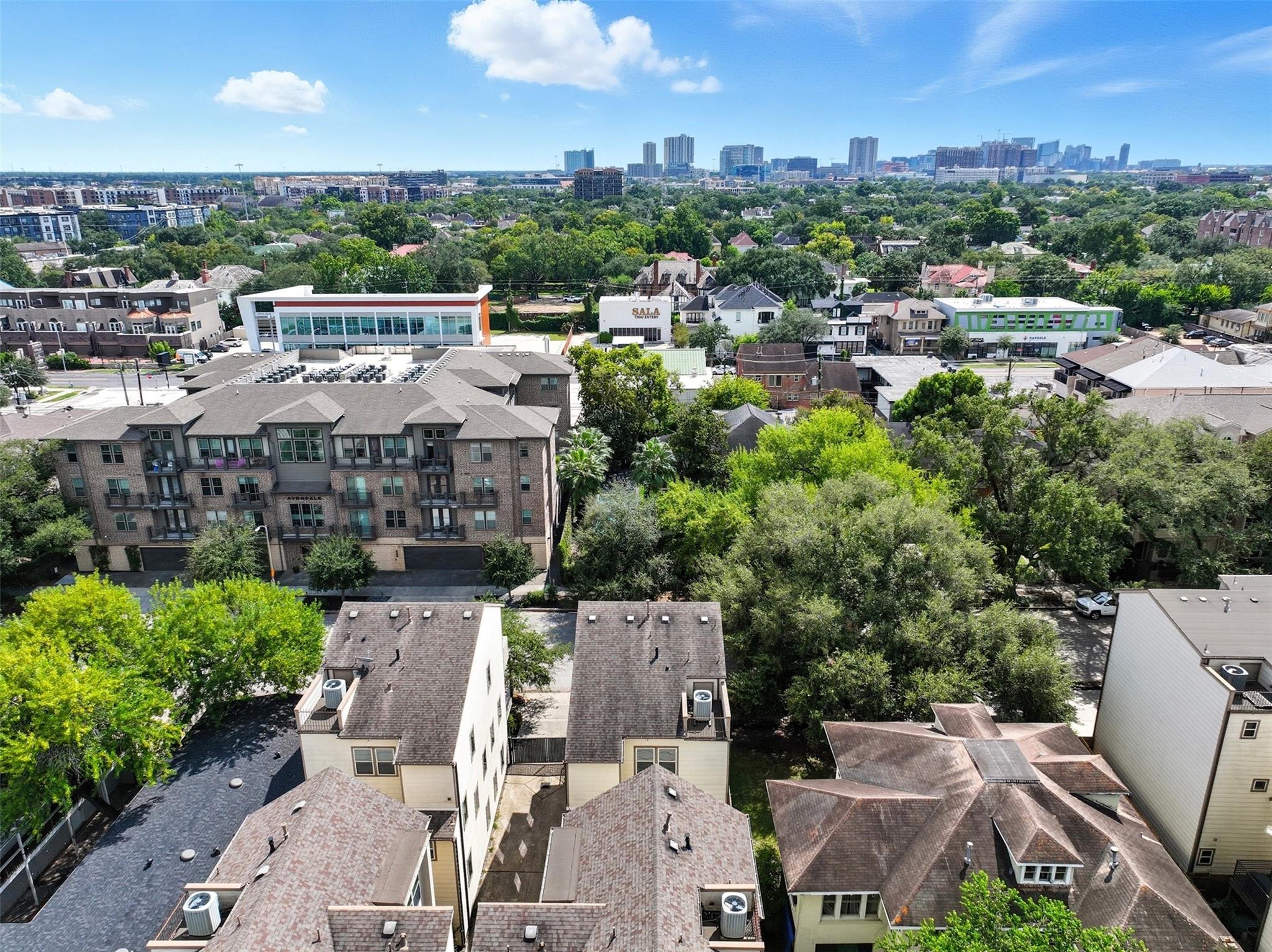 Houston, Texas, 77006, United States, 3 Bedrooms Bedrooms, ,4 BathroomsBathrooms,Residential,For Sale,1977830