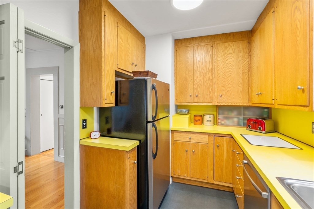 Cambridge, Massachusetts, 02139, United States, 3 Bedrooms Bedrooms, ,2 BathroomsBathrooms,Residential,For Sale,1940619