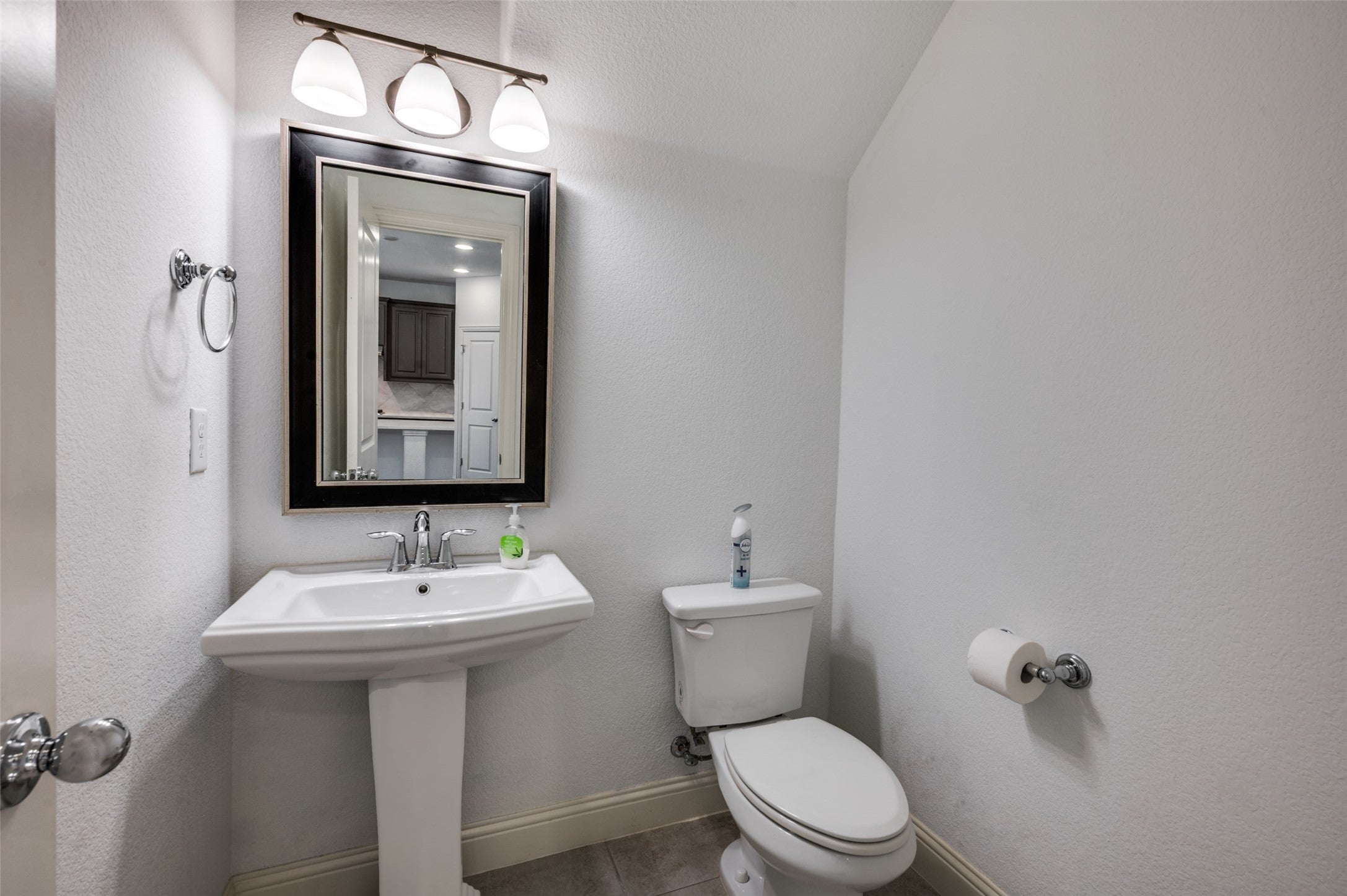 Arlington, Texas, 76005, United States, 3 Bedrooms Bedrooms, ,3 BathroomsBathrooms,Residential,For Sale,1977592