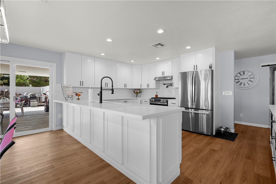 Kingman, Arizona, 86409, United States, 5 Bedrooms Bedrooms, ,1 BathroomBathrooms,Residential,For Sale,1891377
