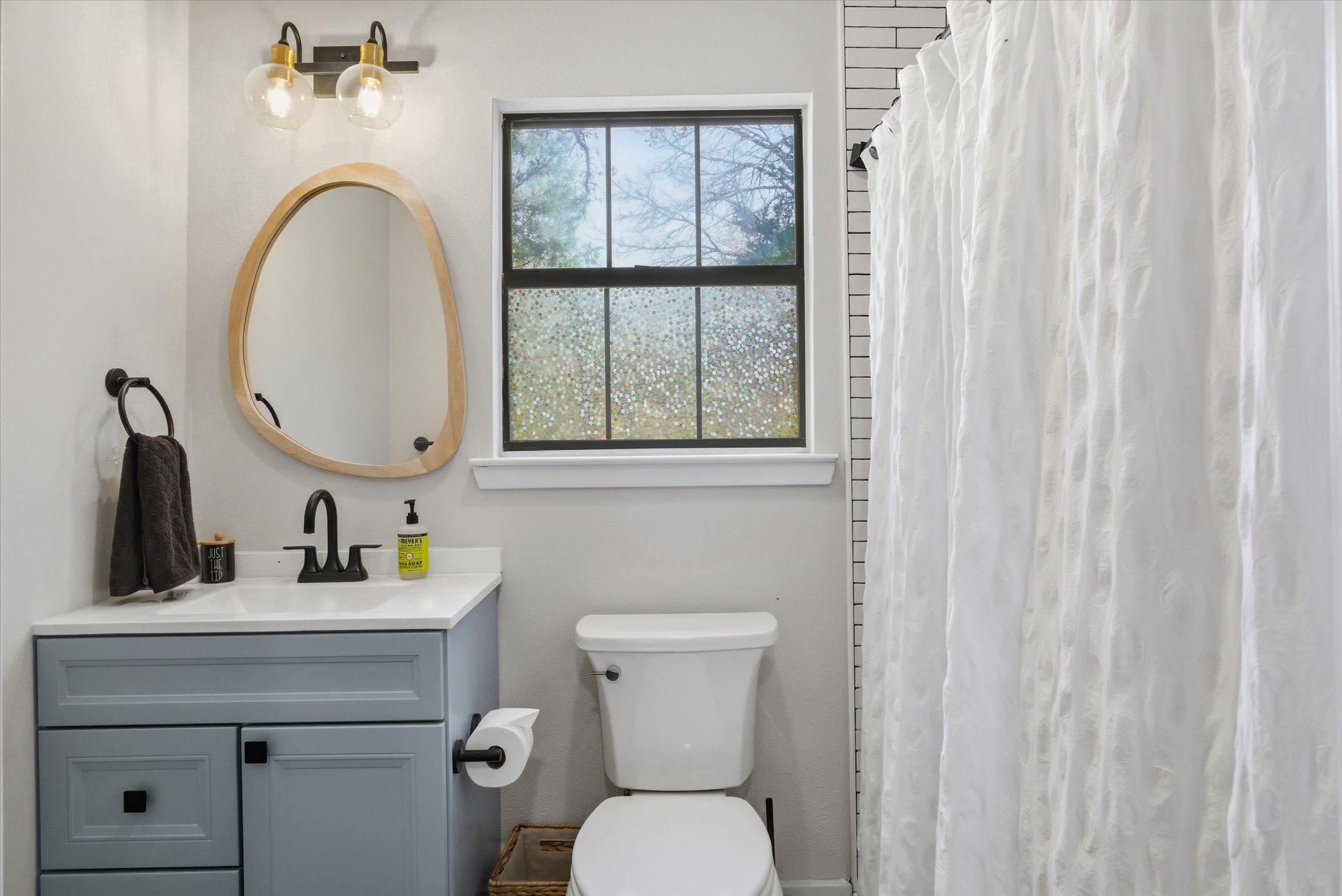 Wills Point, Texas, 75169, United States, 4 Bedrooms Bedrooms, ,4 BathroomsBathrooms,Residential,For Sale,1996475