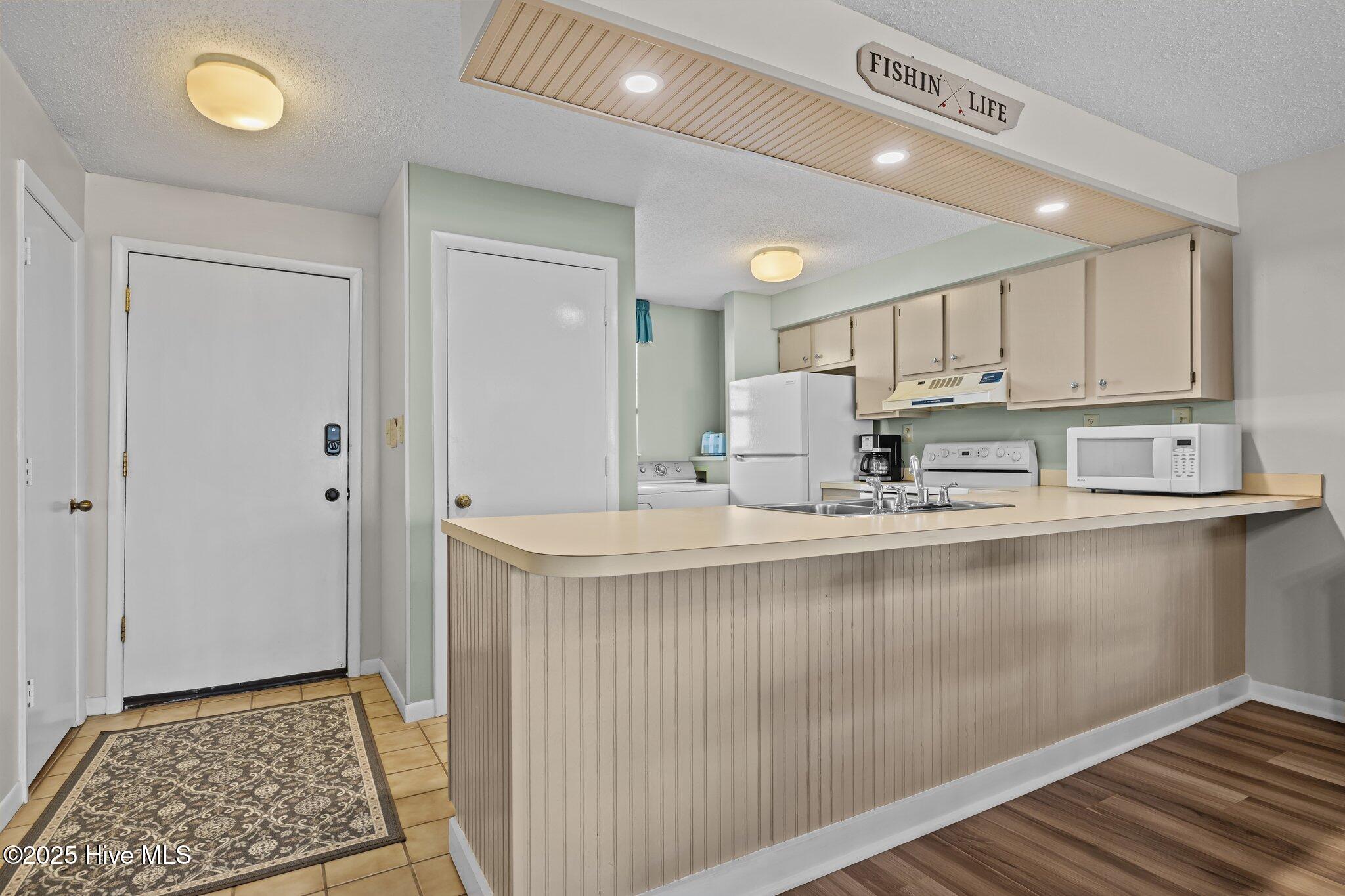 Indian Beach, North Carolina, 28512, United States, 2 Bedrooms Bedrooms, ,2 BathroomsBathrooms,Residential,For Sale,1882598