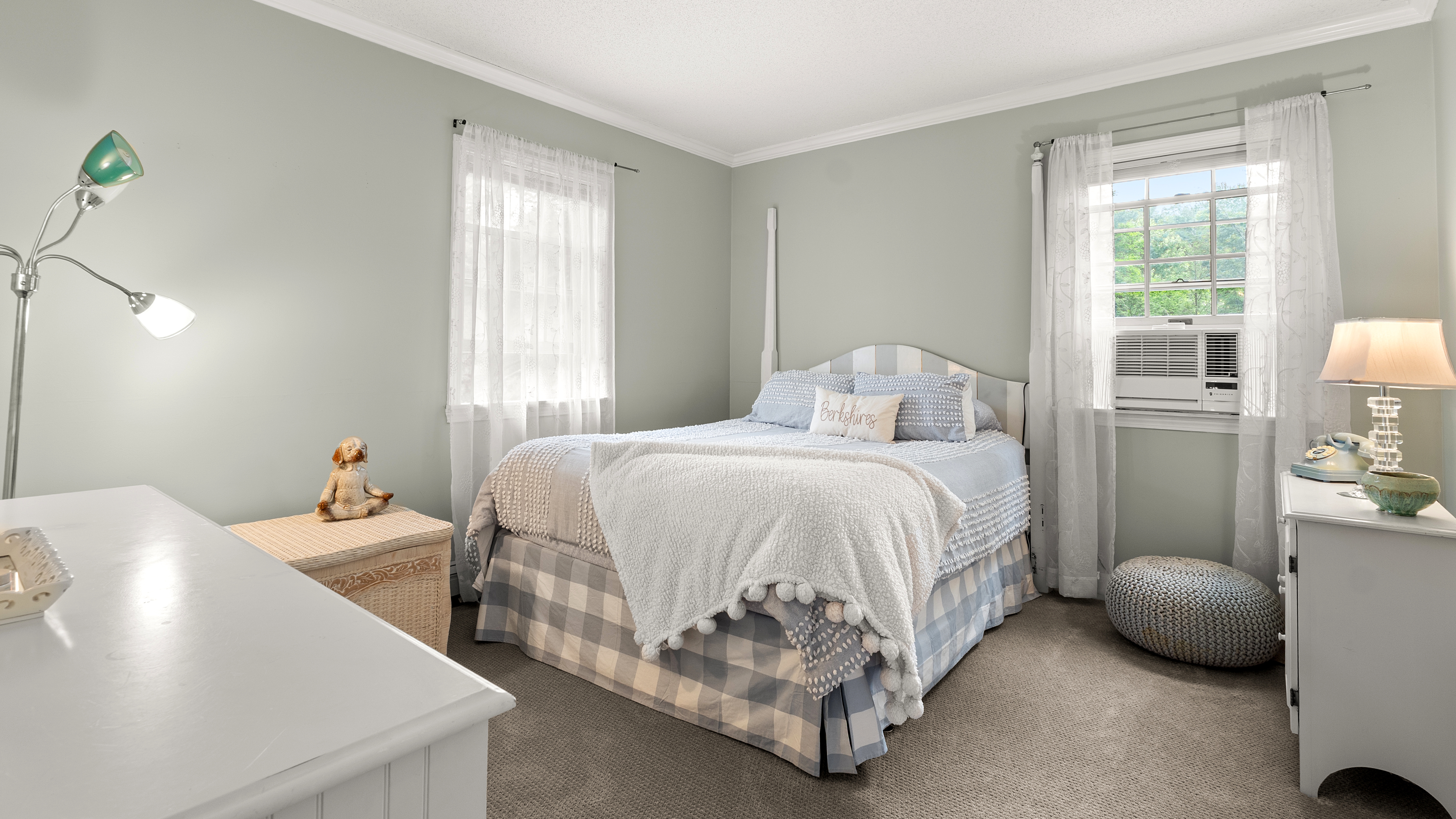  A Hilltop Wooded Retreat  Southeast Sleeper Modernized Colonial - 物件實景