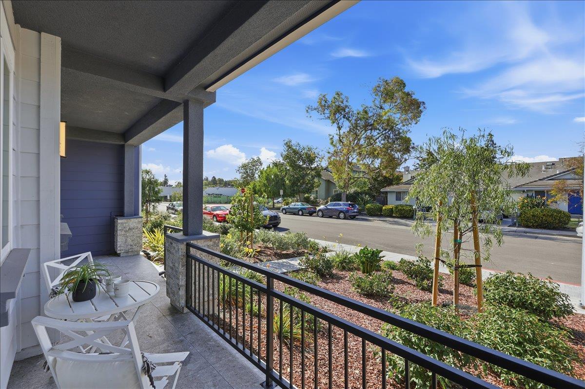 Mountain View, California, 94043, United States, 4 Bedrooms Bedrooms, ,4 BathroomsBathrooms,Residential,For Sale,1989678