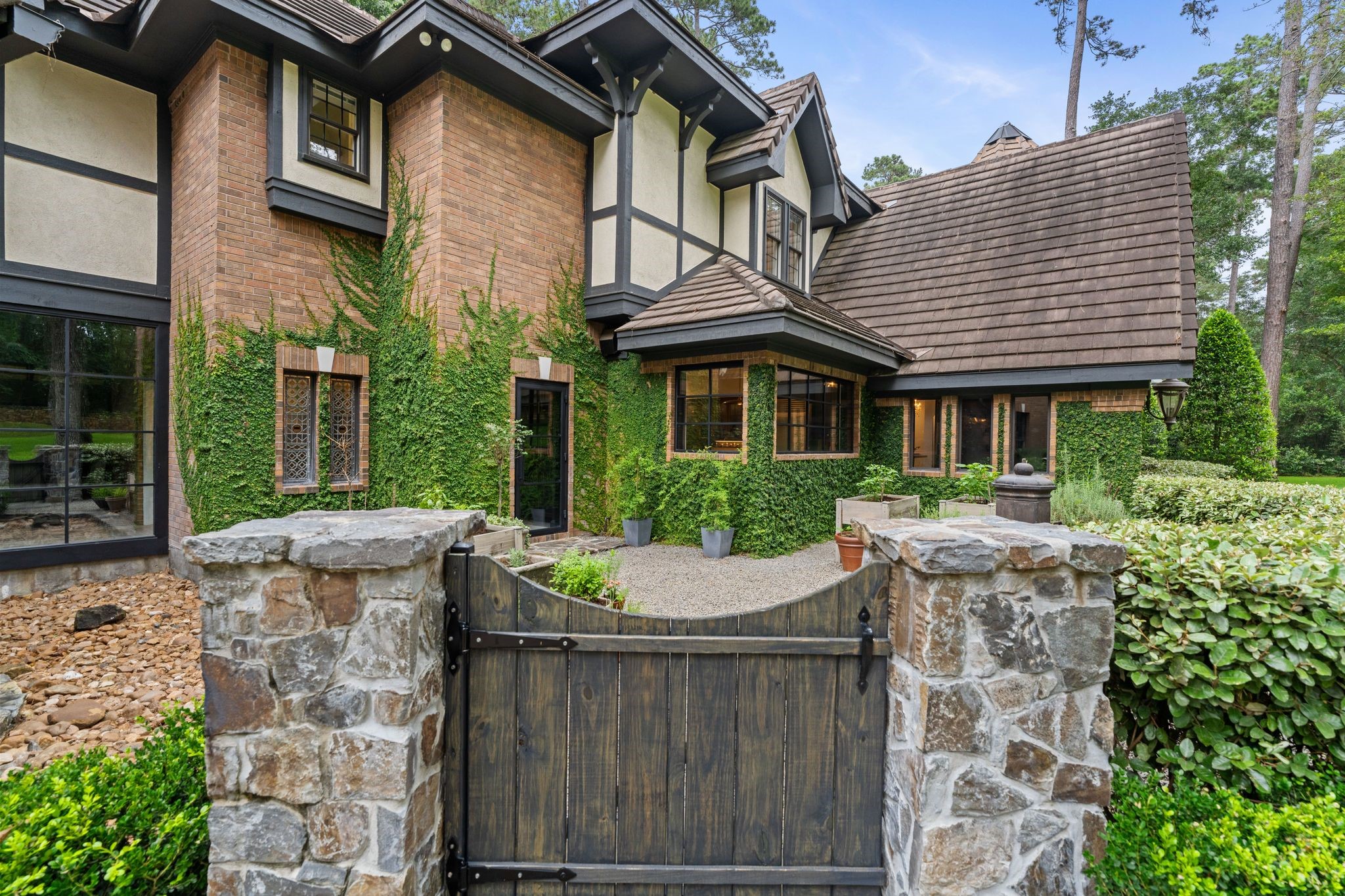  23227 Brownwood Lane - 物件實景