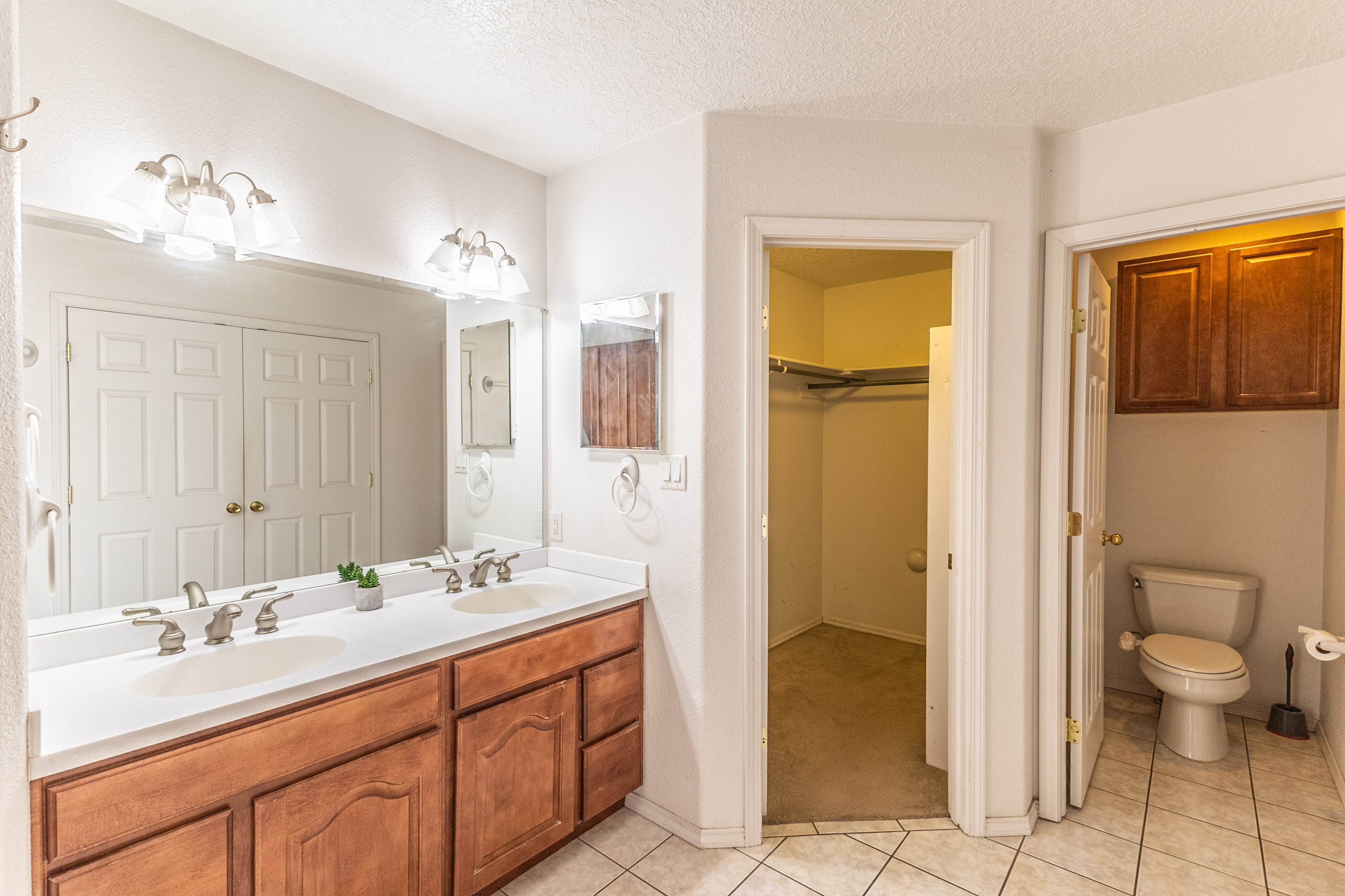 Farmington, New Mexico, 87402, United States, 4 Bedrooms Bedrooms, ,3 BathroomsBathrooms,Residential,For Sale,1995181