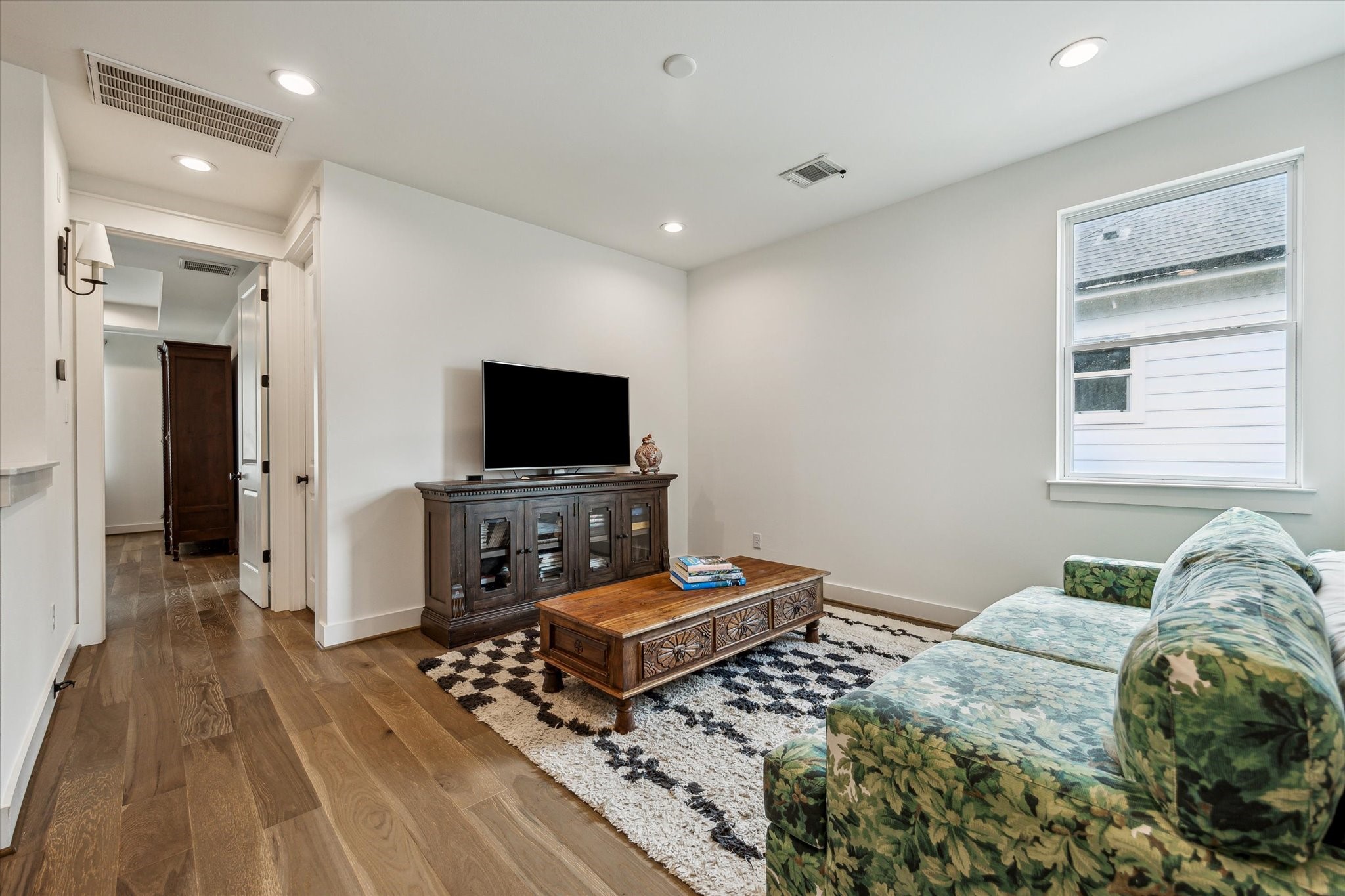  810 E 39th Street - 物件實景