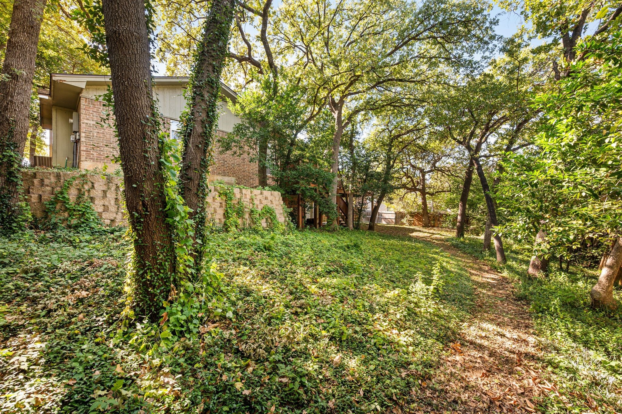 Arlington, Texas, 76012, United States, 4 Bedrooms Bedrooms, ,3 BathroomsBathrooms,Residential,For Sale,1987019