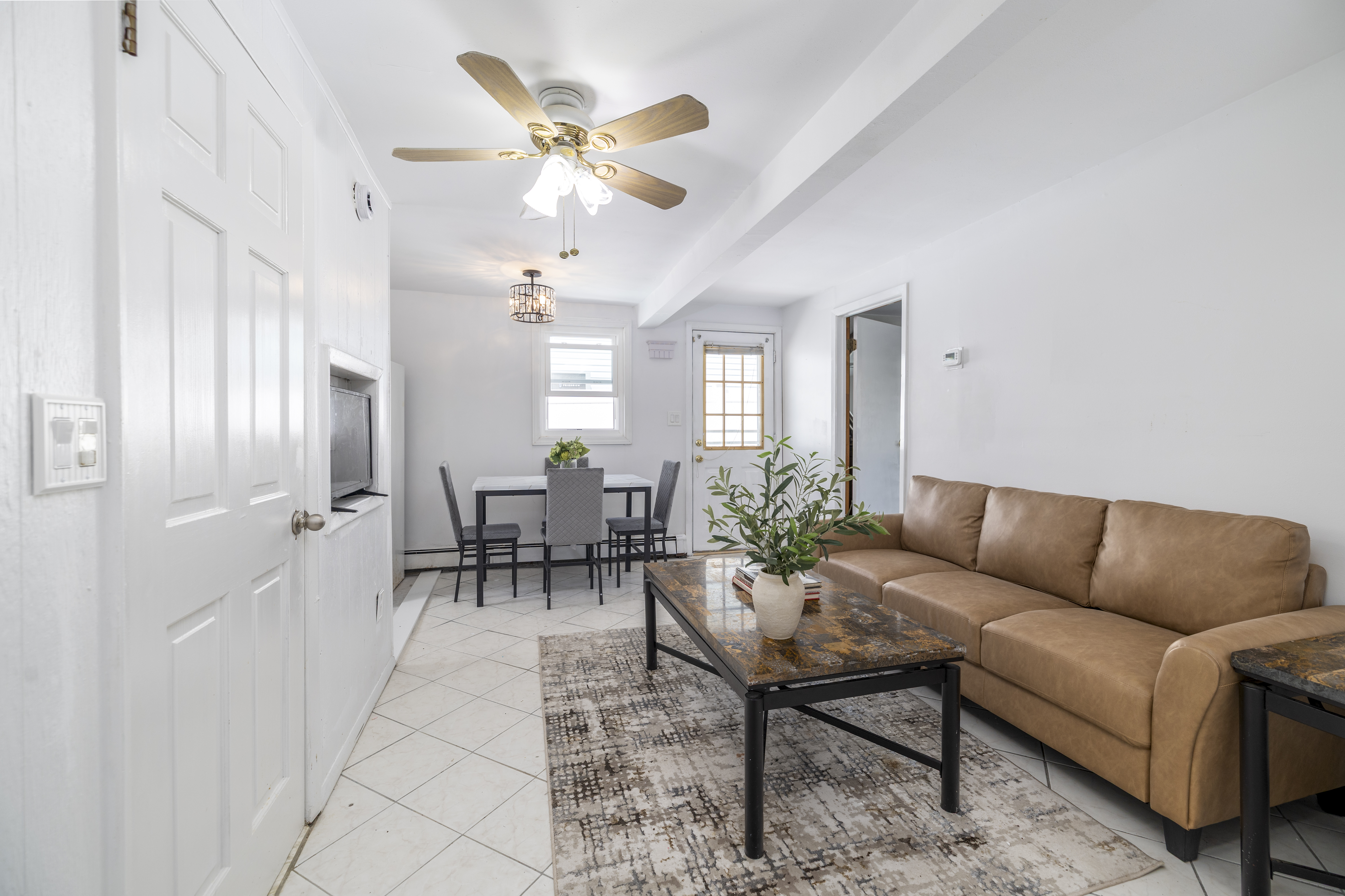  18 Old Farm Road, Levittown, NY, 11756 - 物件實景