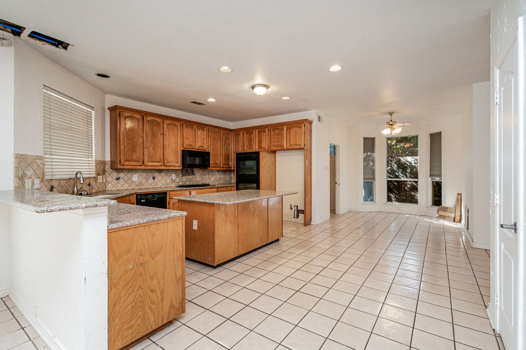 Carrollton, Texas, 75007, United States, 5 Bedrooms Bedrooms, ,3 BathroomsBathrooms,Residential,For Sale,1965546