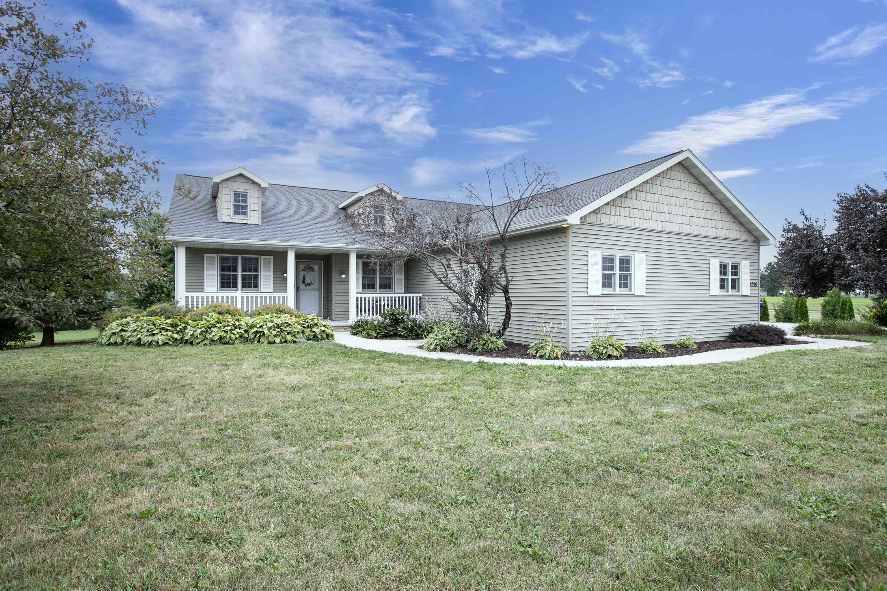 Hortonville, Wisconsin, 54944-9660, United States, 5 Bedrooms Bedrooms, ,3 BathroomsBathrooms,Residential,For Sale,1920298