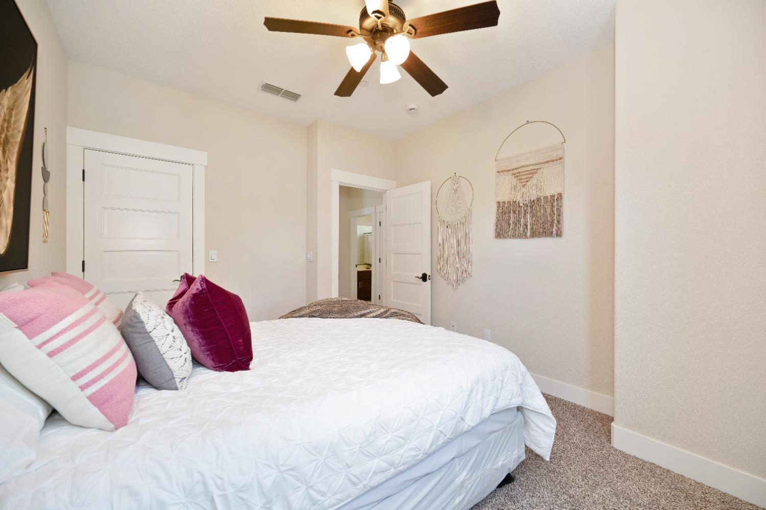 Sacramento, California, 95818, United States, 3 Bedrooms Bedrooms, ,3 BathroomsBathrooms,Residential,For Sale,1988052