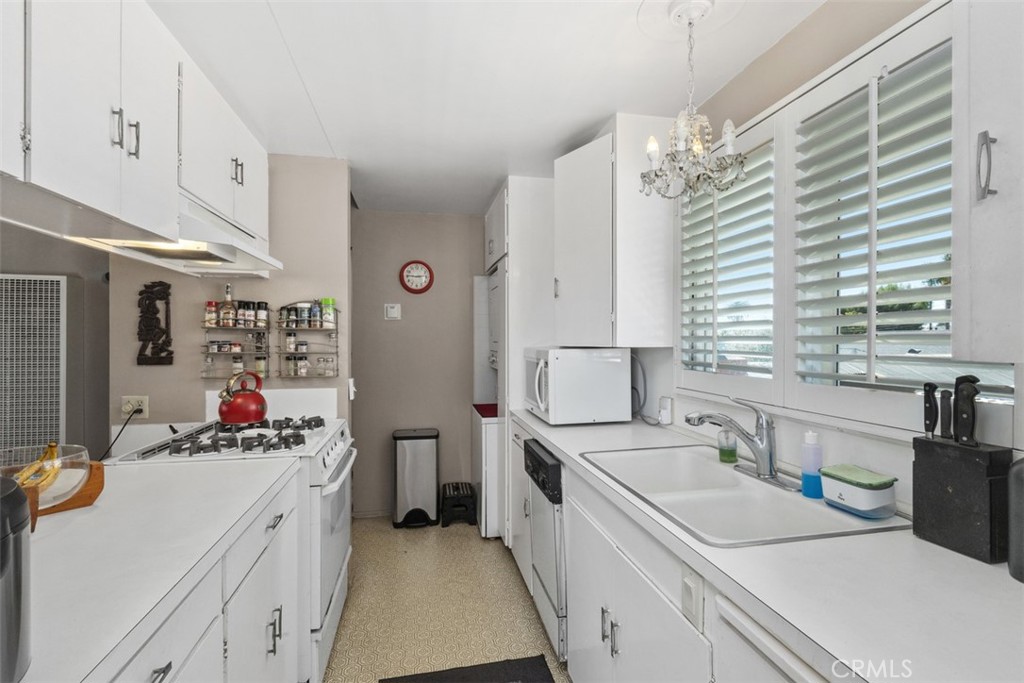 Costa Mesa, California, 92627, United States, 4 Bedrooms Bedrooms, ,3 BathroomsBathrooms,Residential,For Sale,1926286