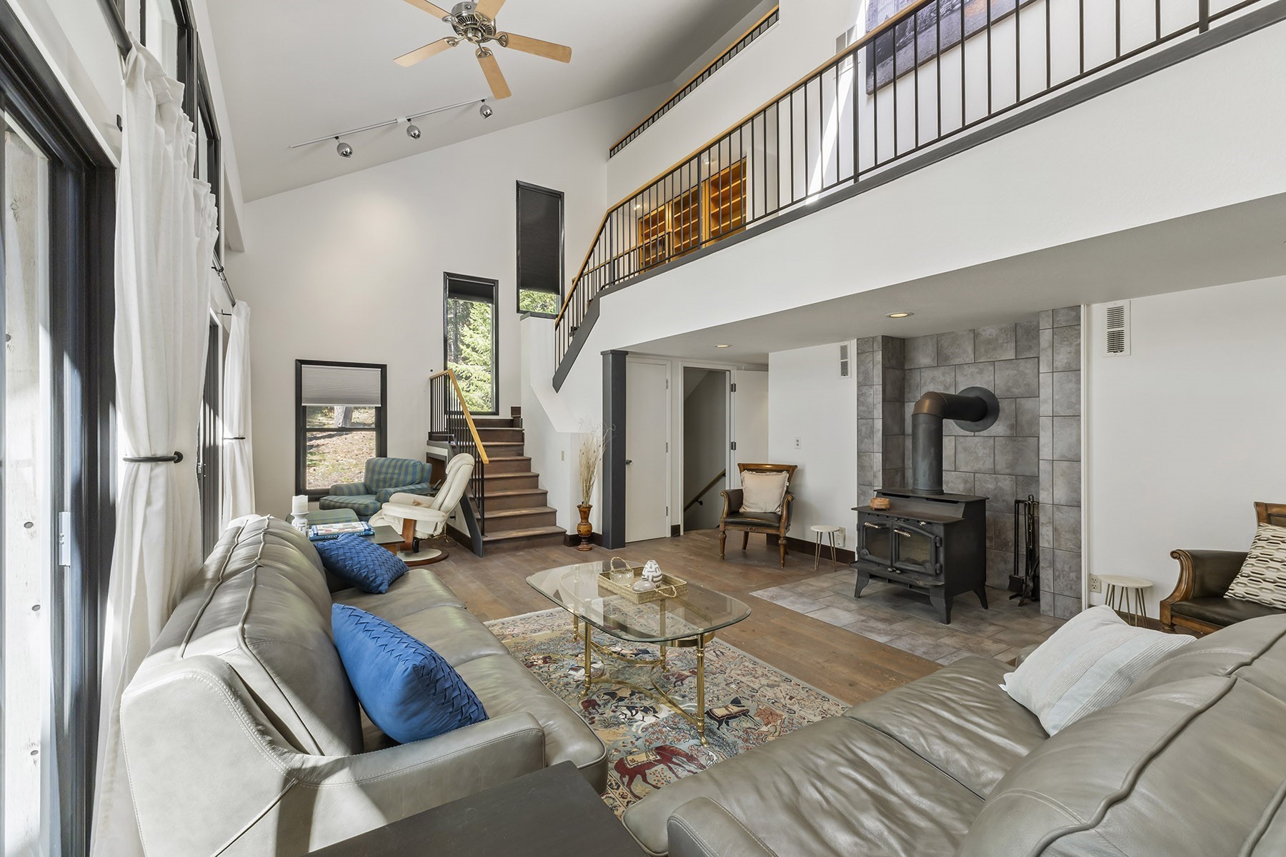  Cougar Estate Acreage - 物件實景