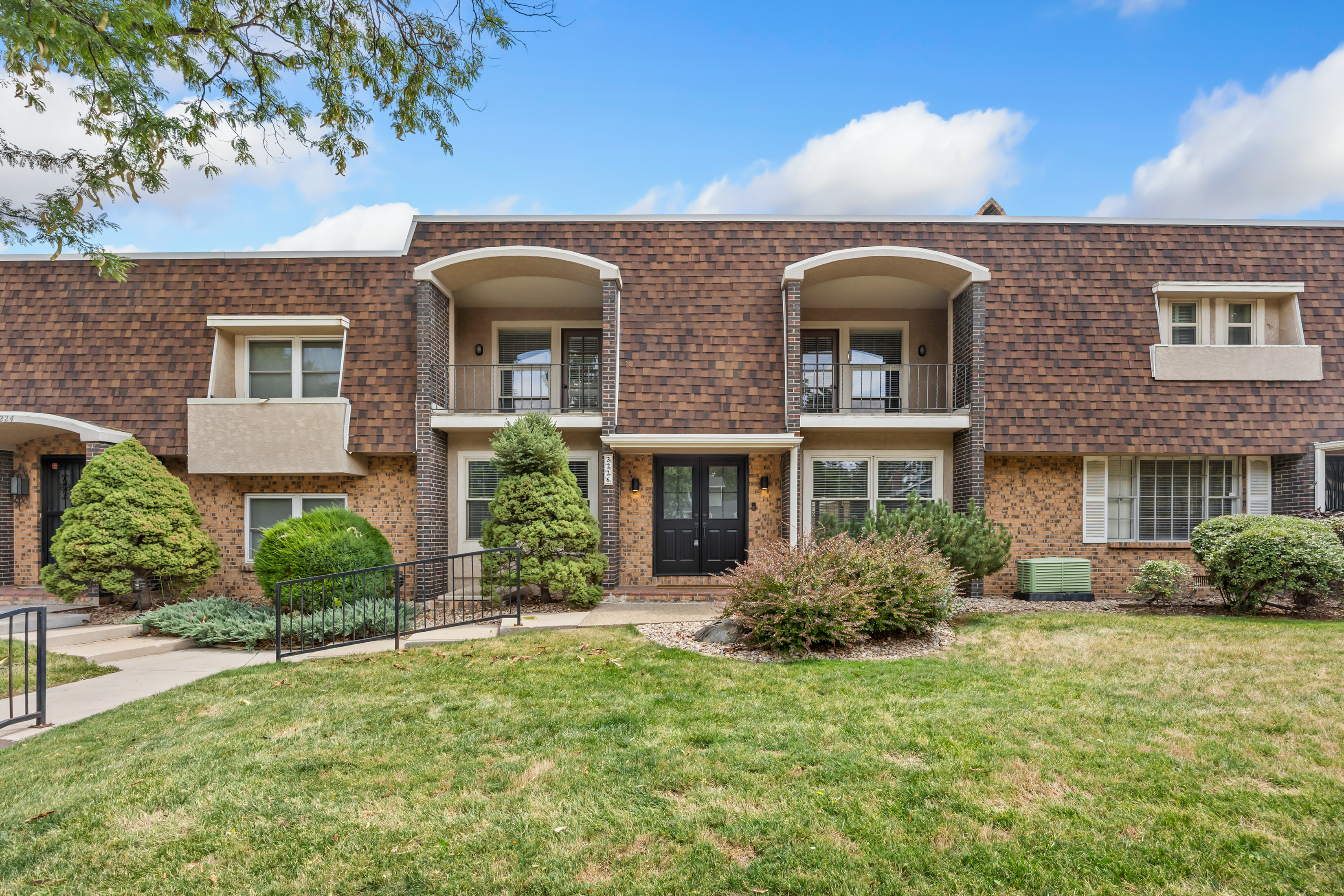 Beautifully renovated home in the desirable Three Fountains community - 物件實景