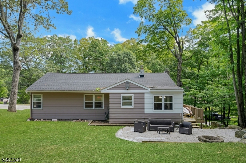 Rockaway Twp., New Jersey, 07866, United States, 3 Bedrooms Bedrooms, ,1 BathroomBathrooms,Residential,For Sale,1940622