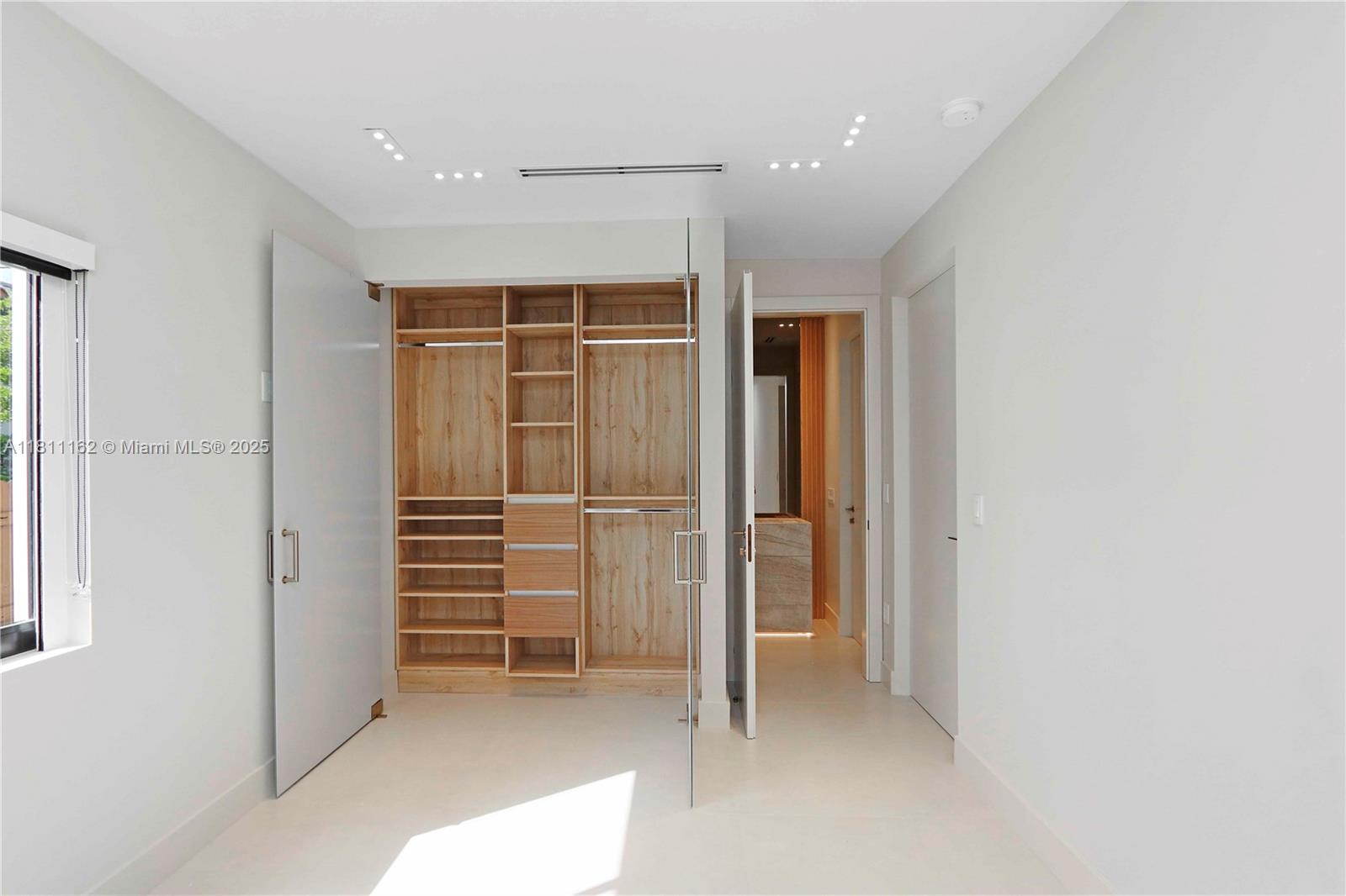 Miami, Florida, 33129, United States, 4 Bedrooms Bedrooms, ,5 BathroomsBathrooms,Residential,For Sale,1839083