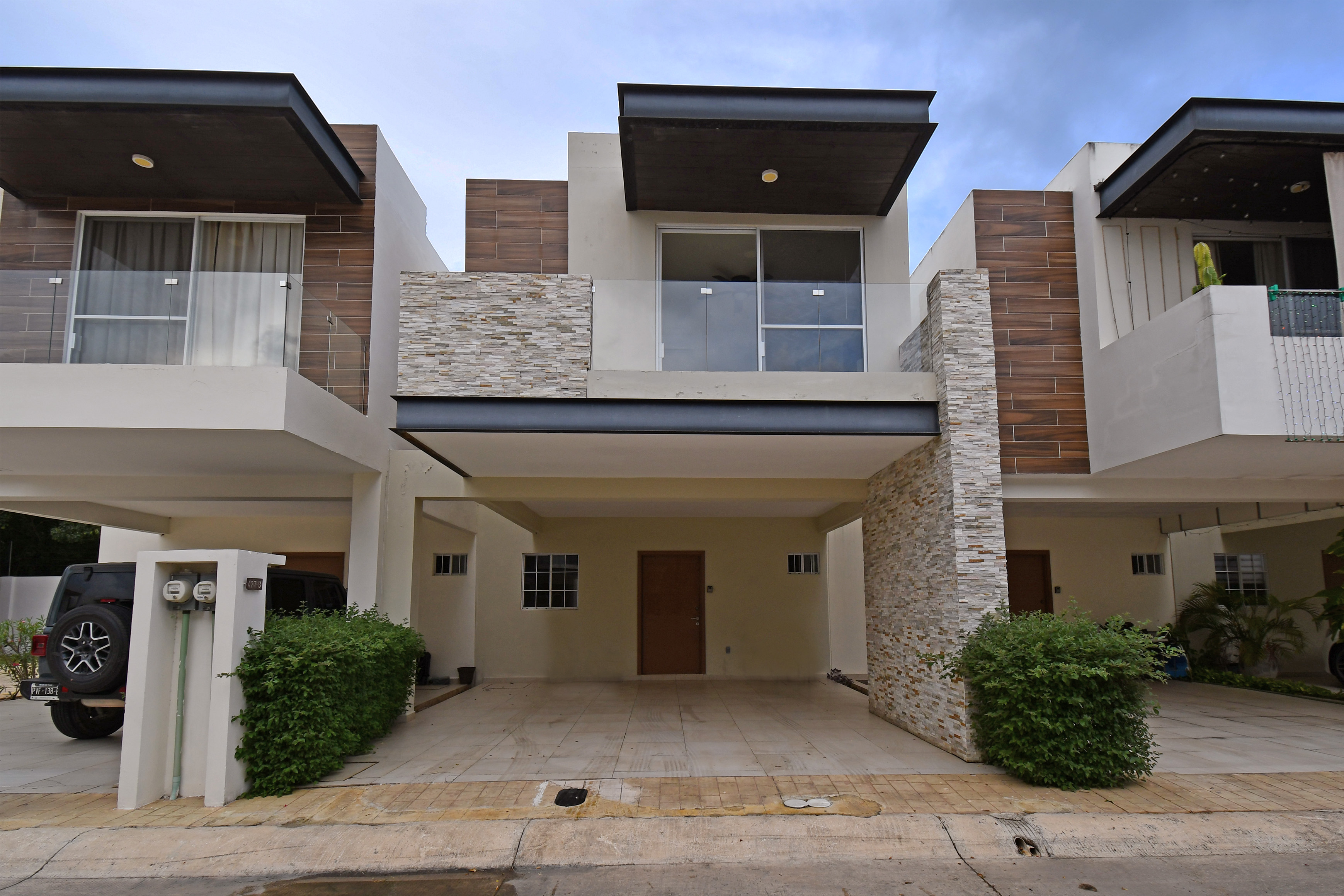  Modern Three-Bedroom Home in Selvanova Coto 3B - 物件實景