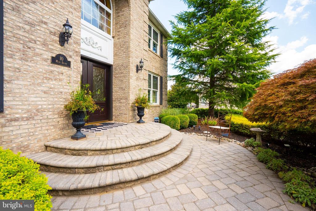 Monroe Township, New Jersey, 08831, United States, 5 Bedrooms Bedrooms, ,4 BathroomsBathrooms,Residential,For Sale,1895133