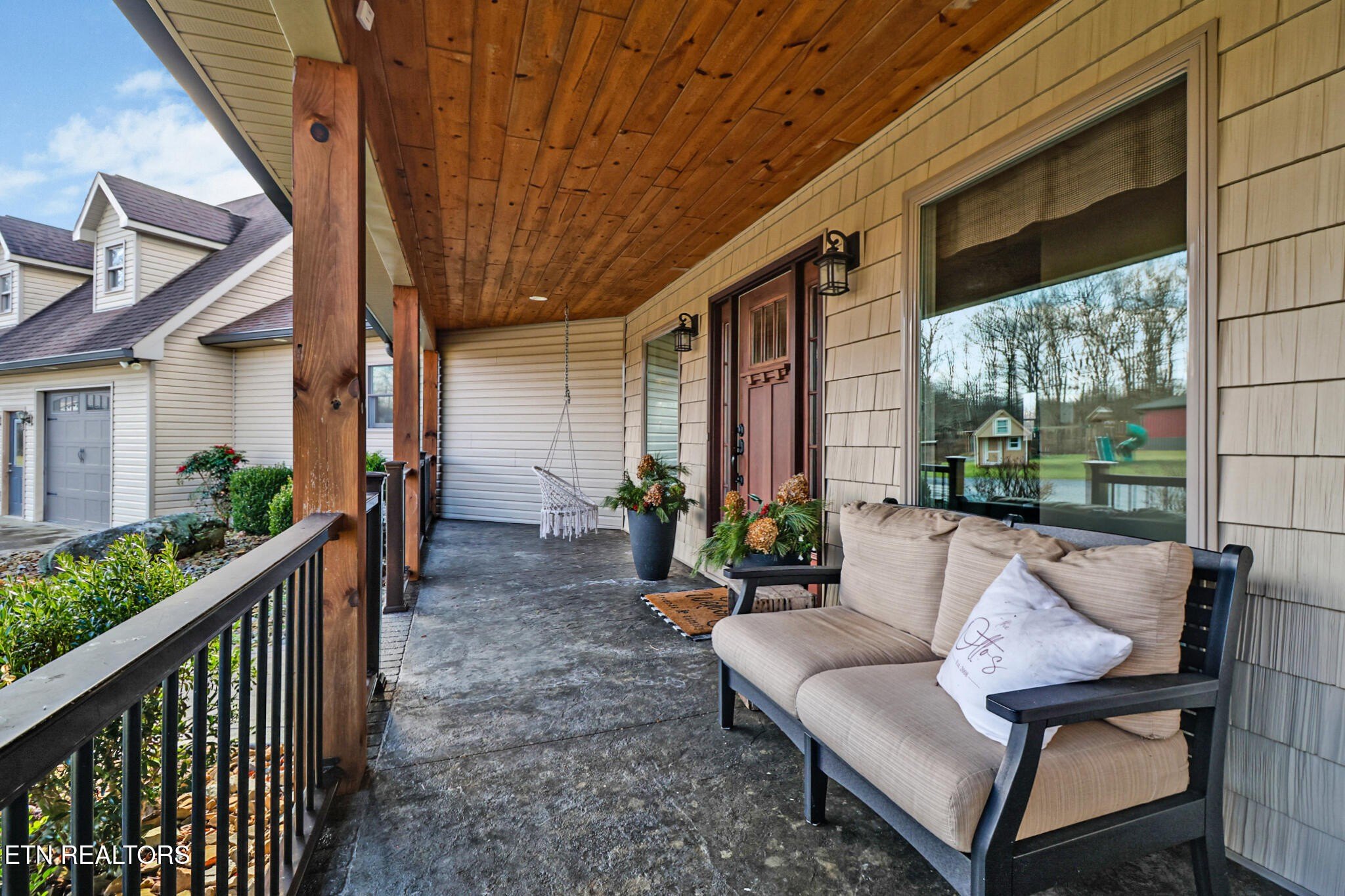 Crossville, Tennessee, 38555, United States, 4 Bedrooms Bedrooms, ,5 BathroomsBathrooms,Residential,For Sale,2005475