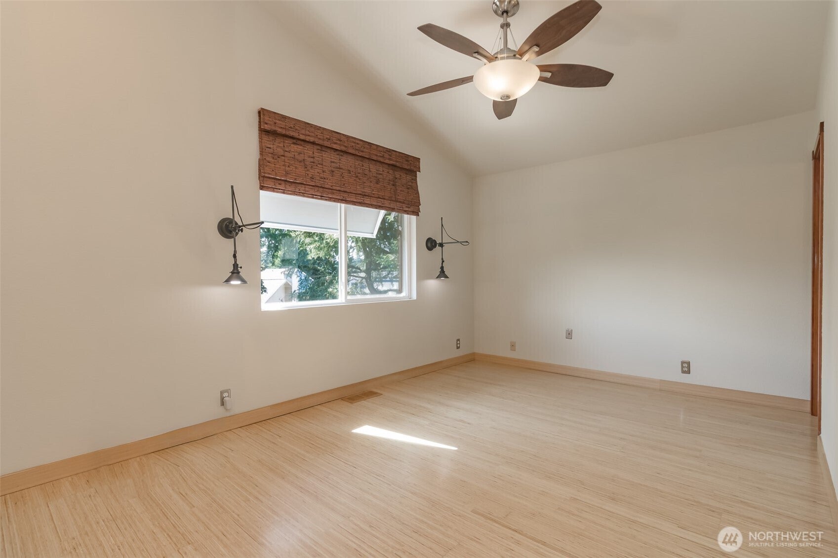 Kent, Washington, 98031, United States, 3 Bedrooms Bedrooms, ,2 BathroomsBathrooms,Residential,For Sale,1984192