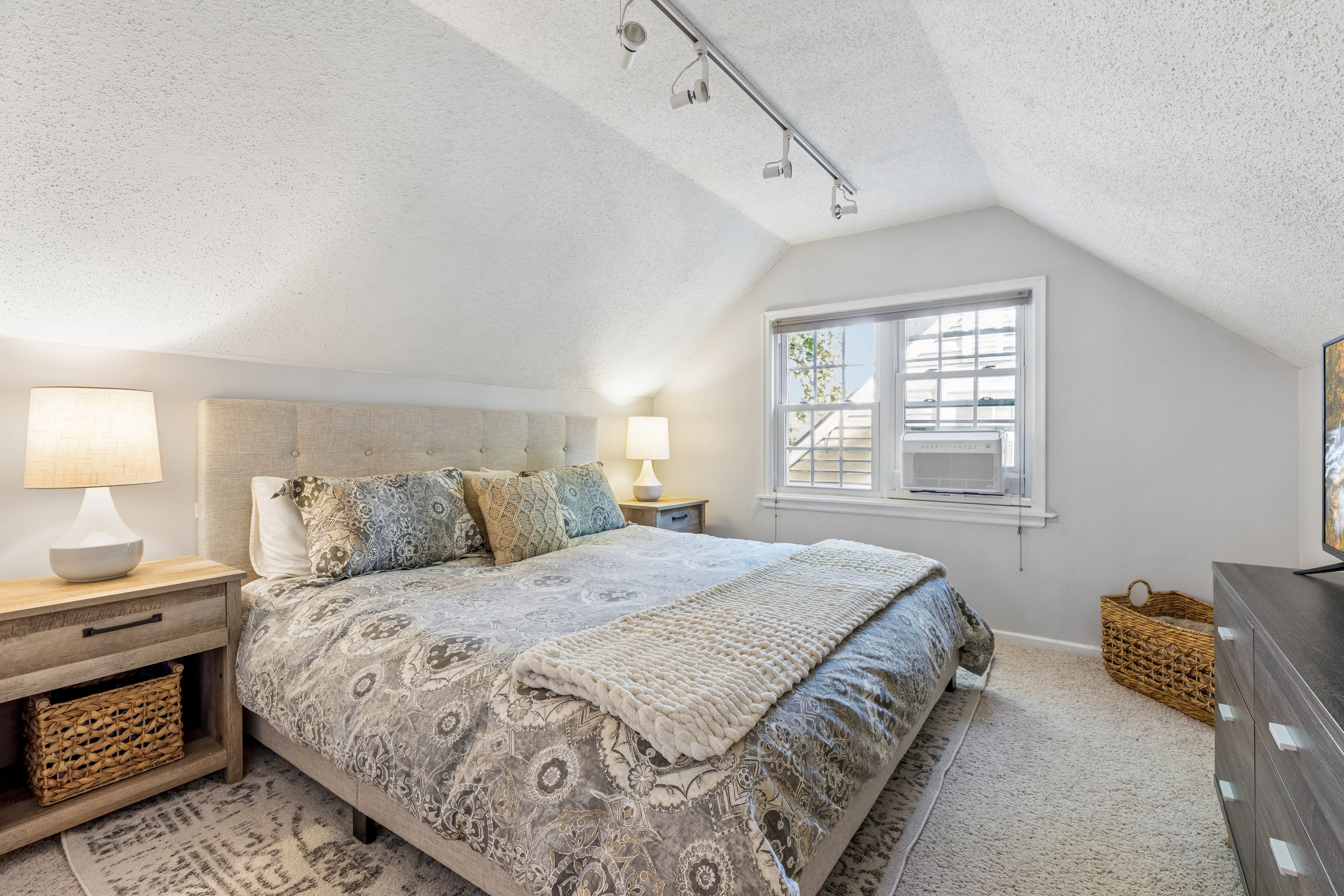 Updated Saint Louis Park Bungalow with Timeless Charm - 物件實景