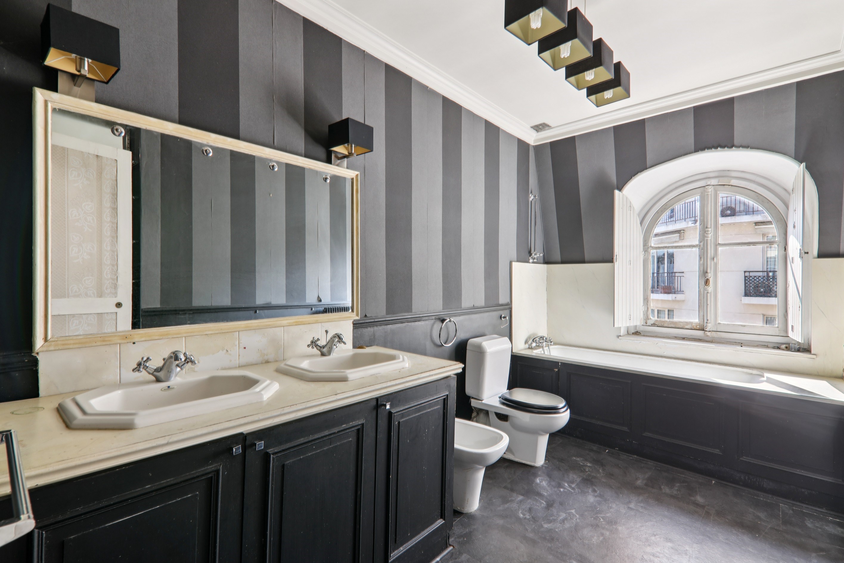  Rare townhouse to be fully renovated, with private garden view on the Eiffel To… - 物件實景