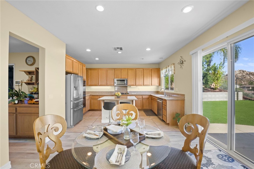 Lake Elsinore, California, 92532, United States, 5 Bedrooms Bedrooms, ,4 BathroomsBathrooms,Residential,For Sale,1989884