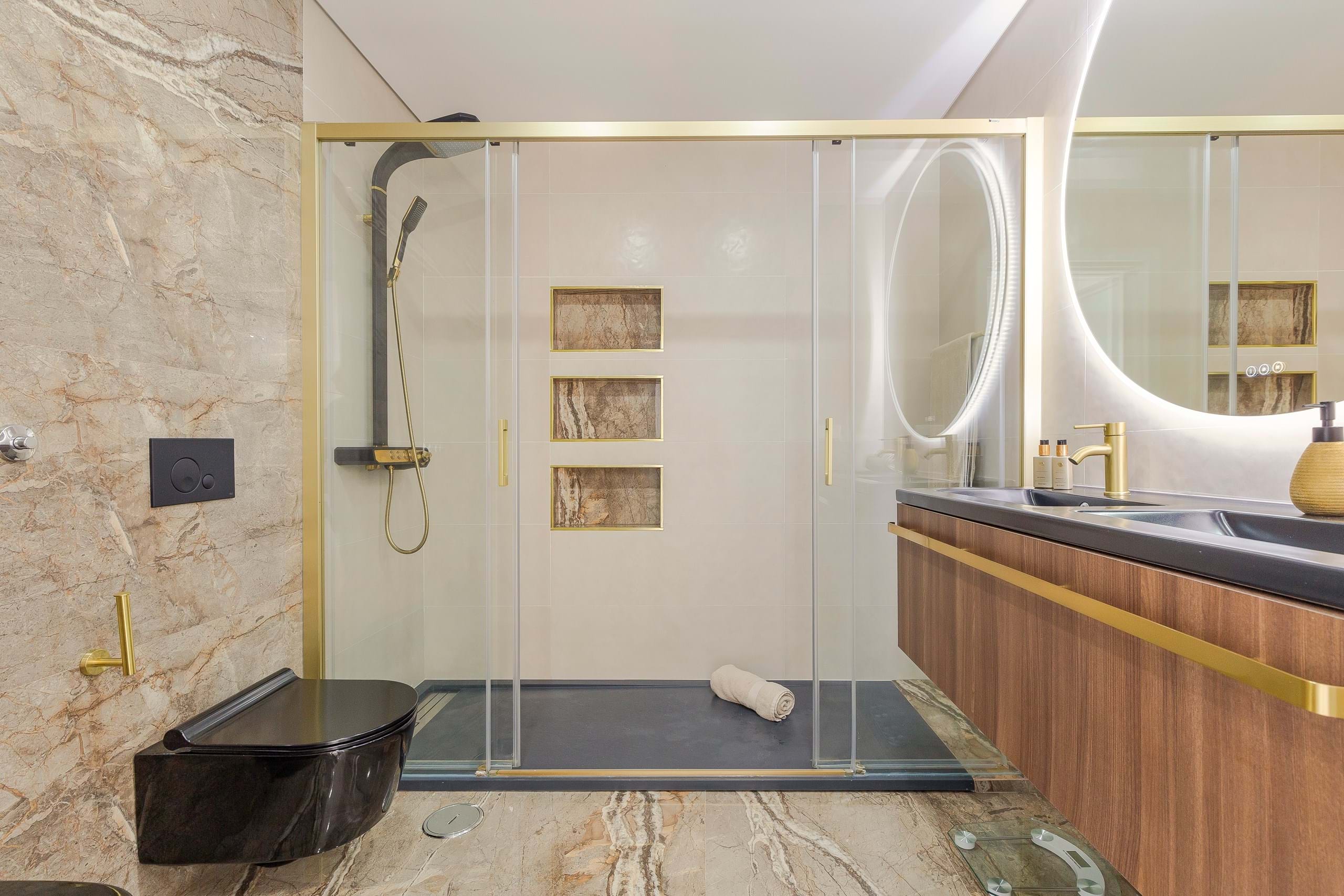 Almada, Setúbal, 2820-638, PT, 4 Bedrooms Bedrooms, ,2 BathroomsBathrooms,Residential,For Sale,1699362