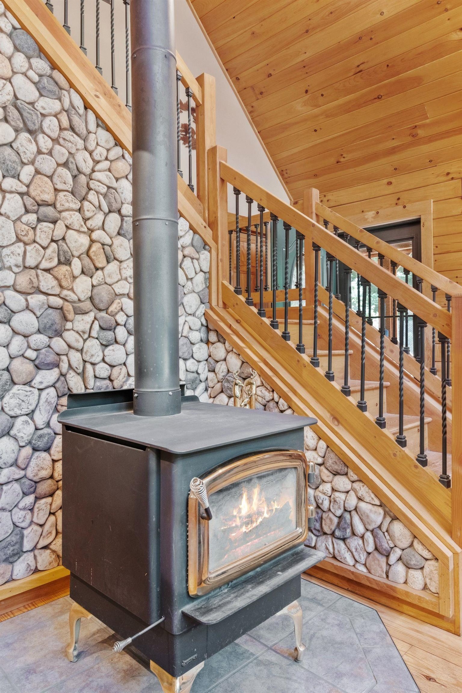 Thornton, New Hampshire, 03285, United States, 3 Bedrooms Bedrooms, ,1 BathroomBathrooms,Residential,For Sale,1974699