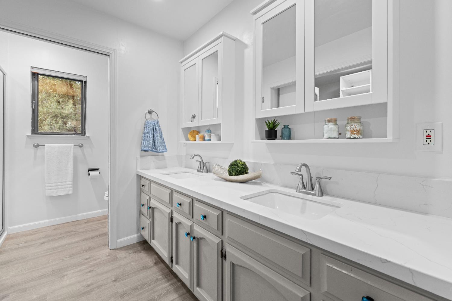 Grass Valley, California, 95949, United States, 3 Bedrooms Bedrooms, ,3 BathroomsBathrooms,Residential,For Sale,1992571