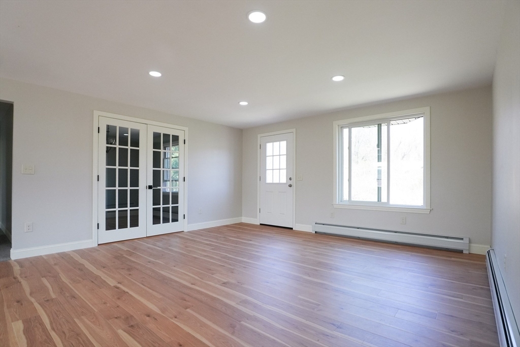 Brimfield, Massachusetts, 01010, United States, 4 Bedrooms Bedrooms, ,3 BathroomsBathrooms,Residential,For Sale,1928752