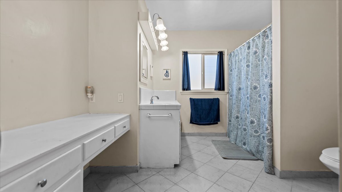 San Bernardino, California, 92404, United States, 3 Bedrooms Bedrooms, ,2 BathroomsBathrooms,Residential,For Sale,1990430