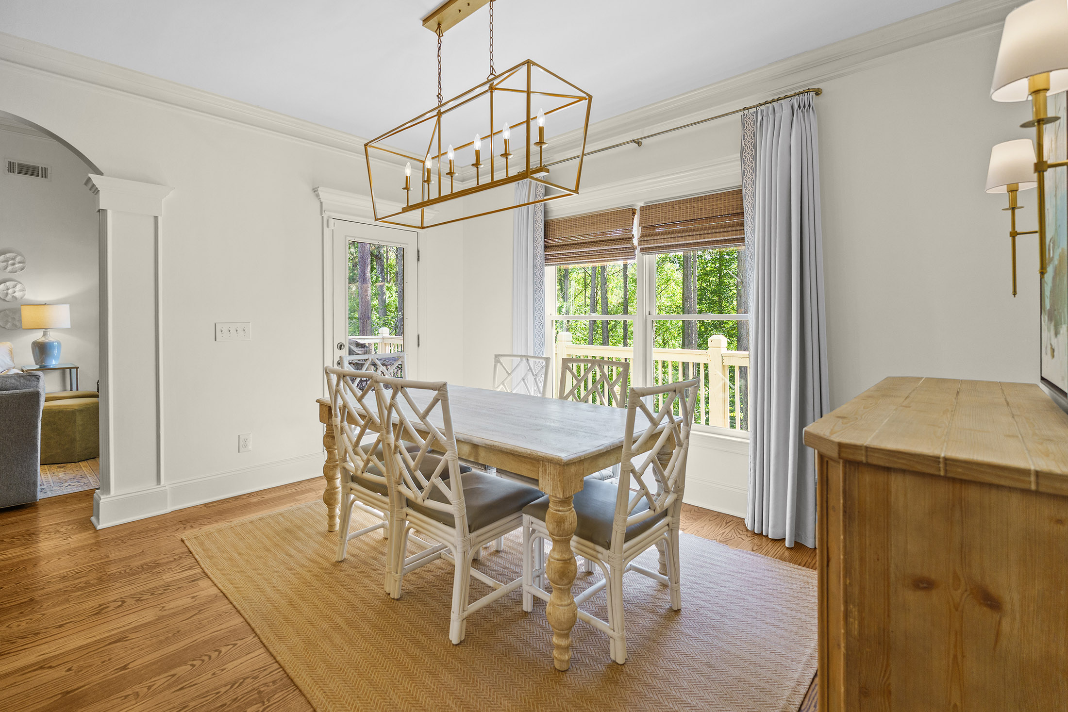  Located in the Highly Sought-After Governors Preserve Community - 物件實景