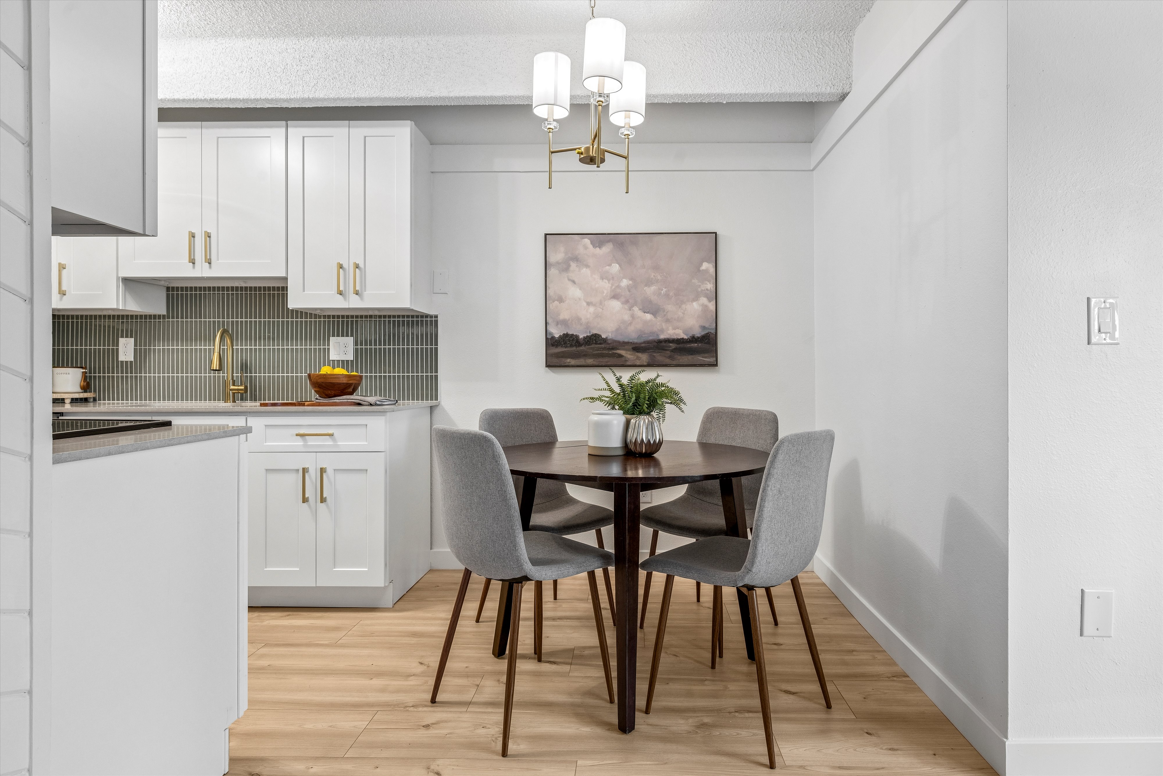  Beautifully Remodeled and Move-in Ready - 物件實景