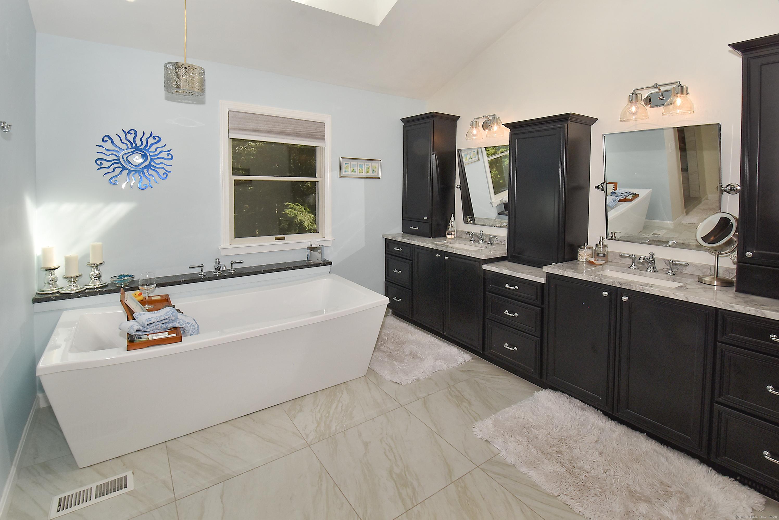 Windsor, Connecticut, 06095, United States, 4 Bedrooms Bedrooms, ,3 BathroomsBathrooms,Residential,For Sale,1936902